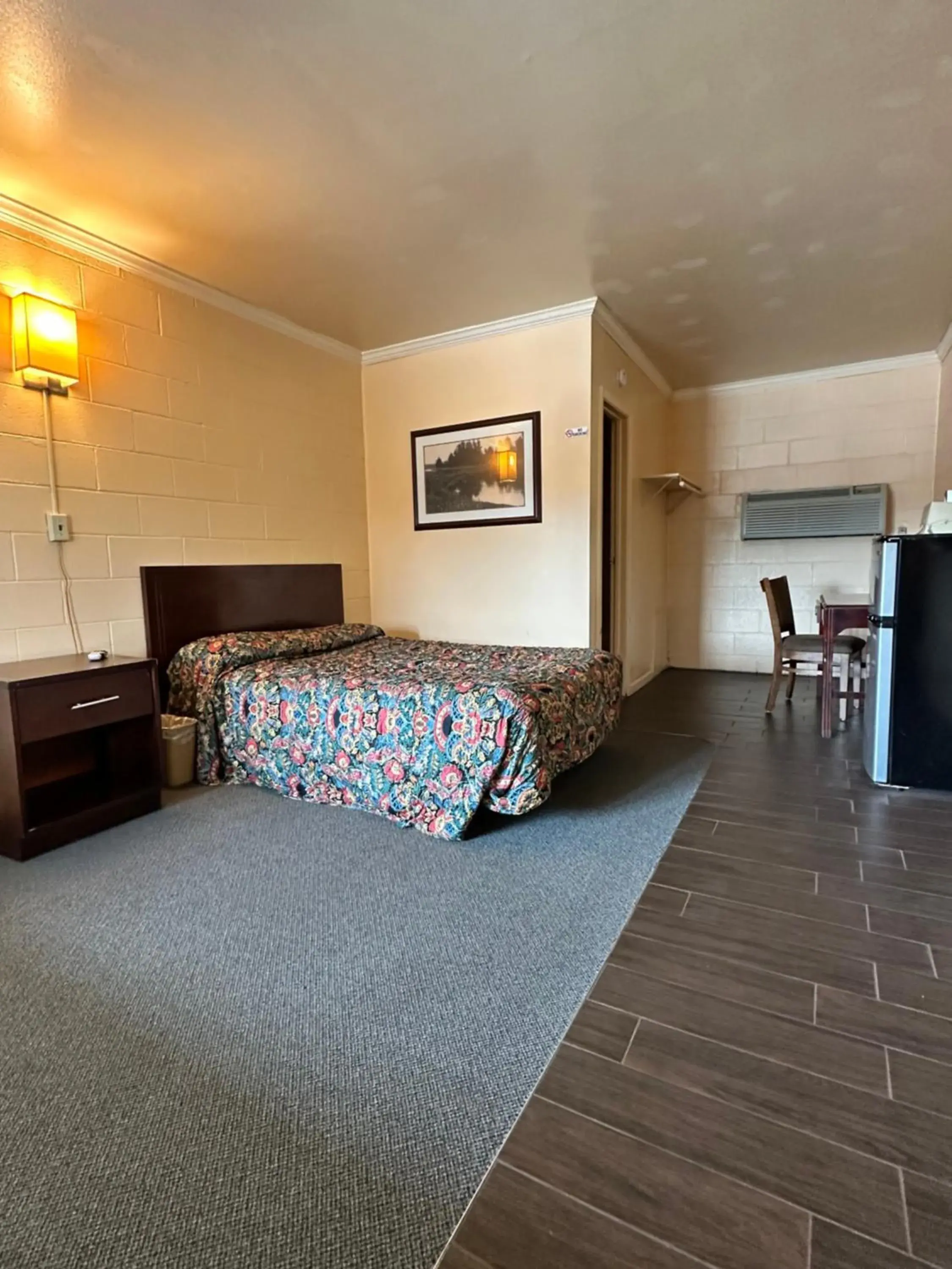 Budget Double Room in Harmony House Motel Budget Double Room in Harmony House Motel