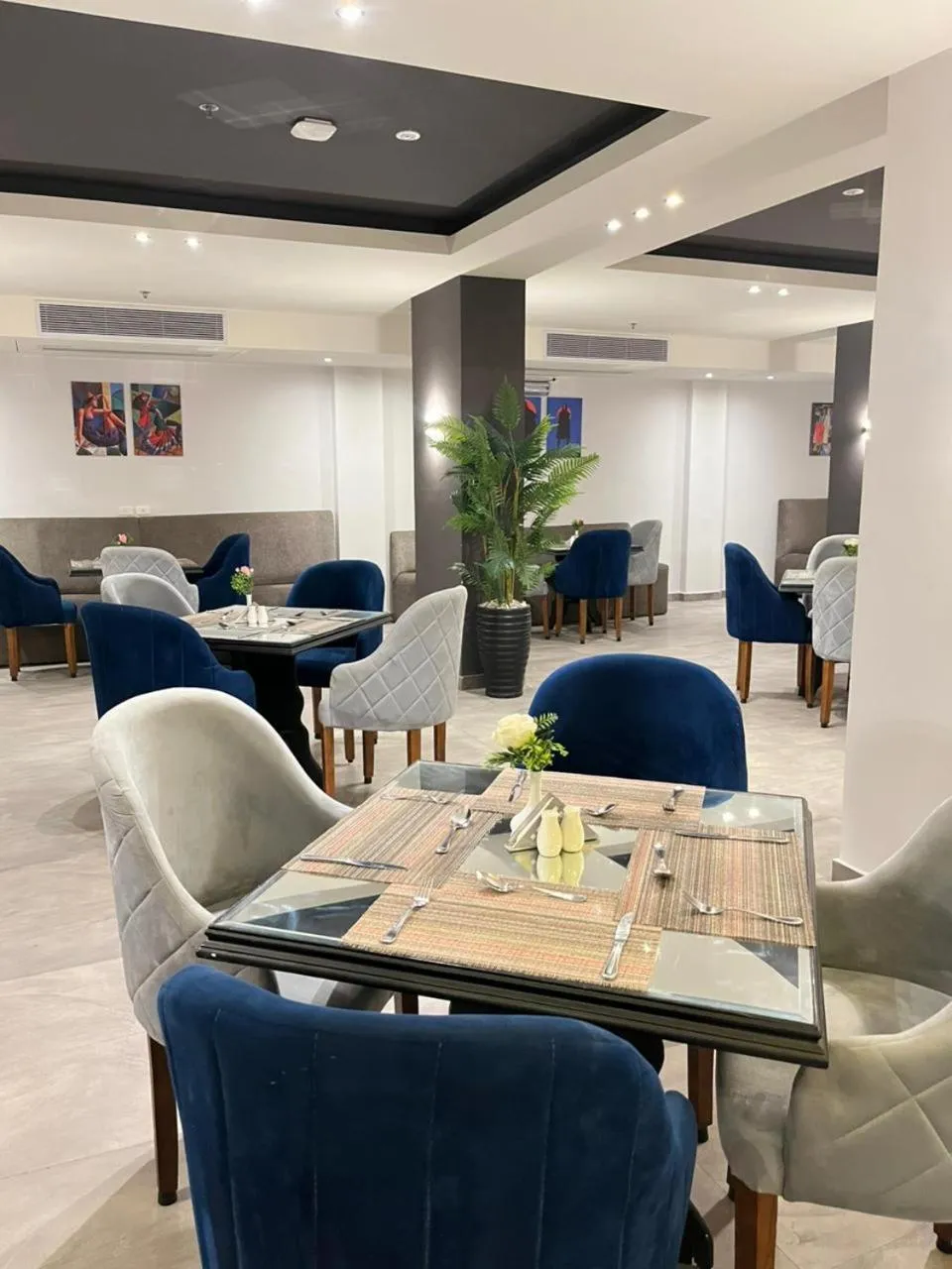 Restaurant/places to eat in New Marwa Palace