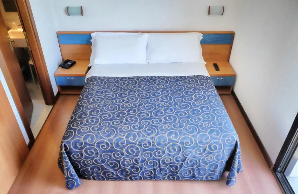 Summer in Hotel Fenix