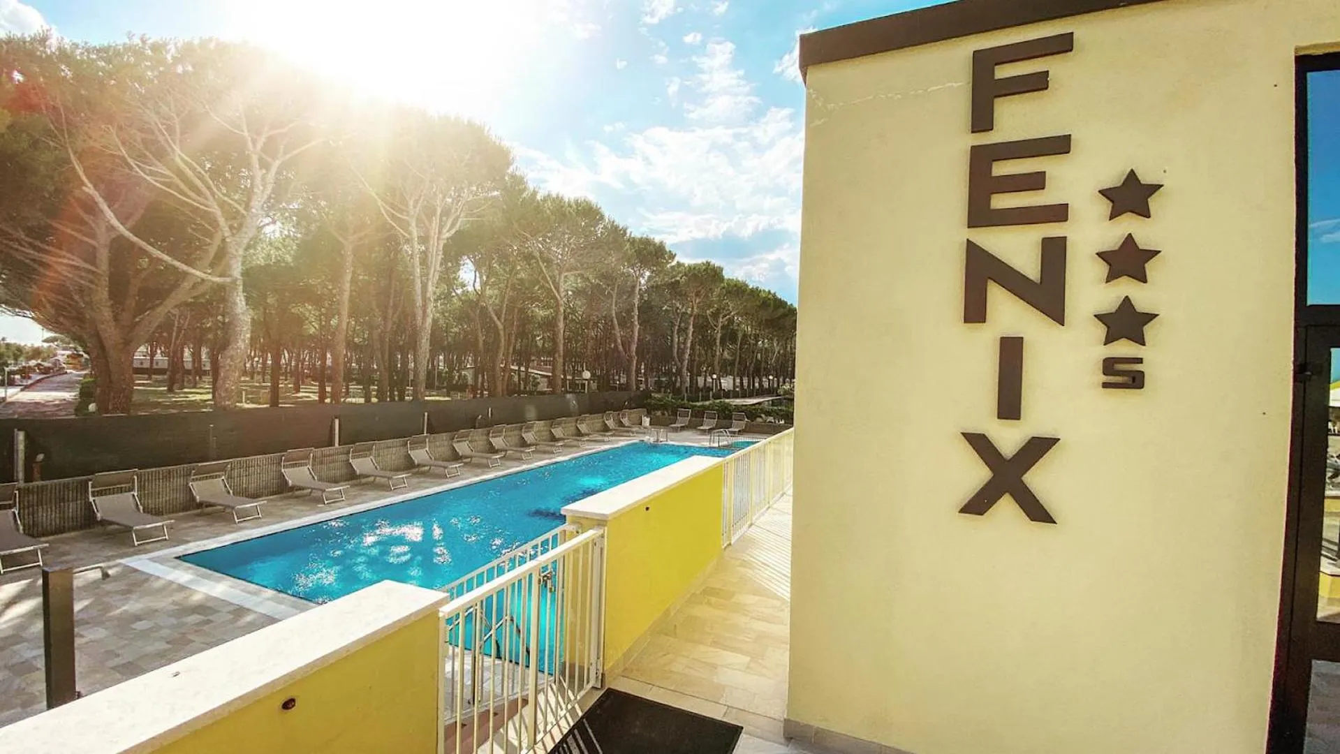 Property logo or sign in Hotel Fenix