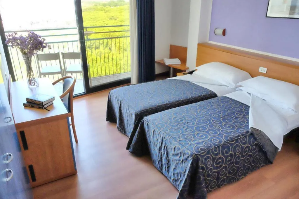 Summer in Hotel Fenix