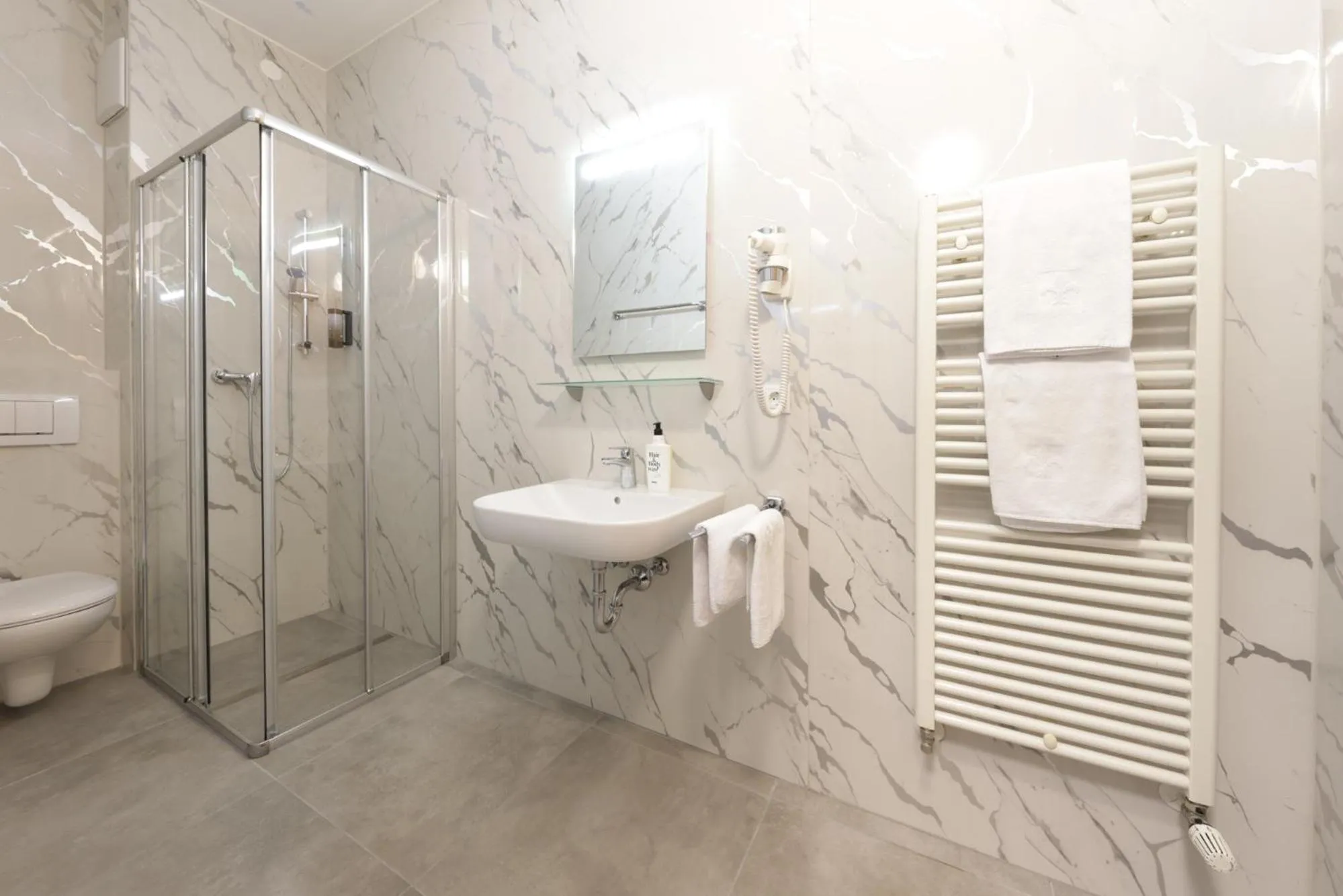 Shower in Garconete