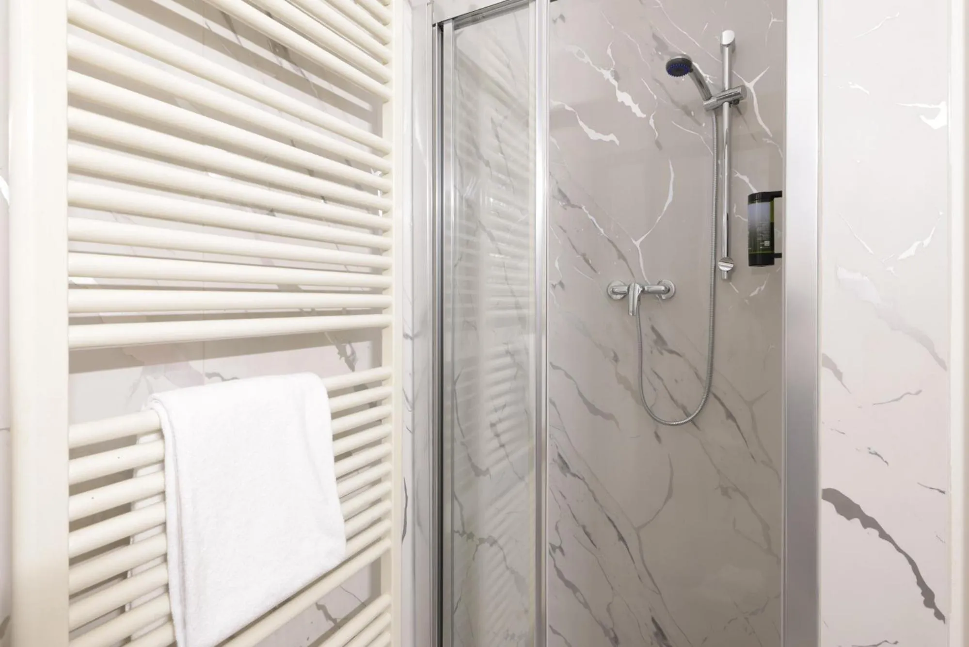 Shower in Garconete