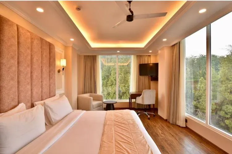 Bed in Claret inn by Lawrence Hotels