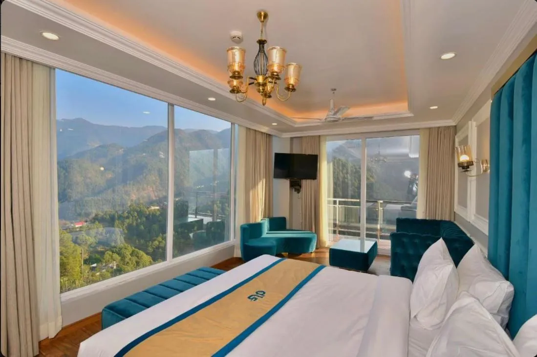 Bed in Claret inn by Lawrence Hotels