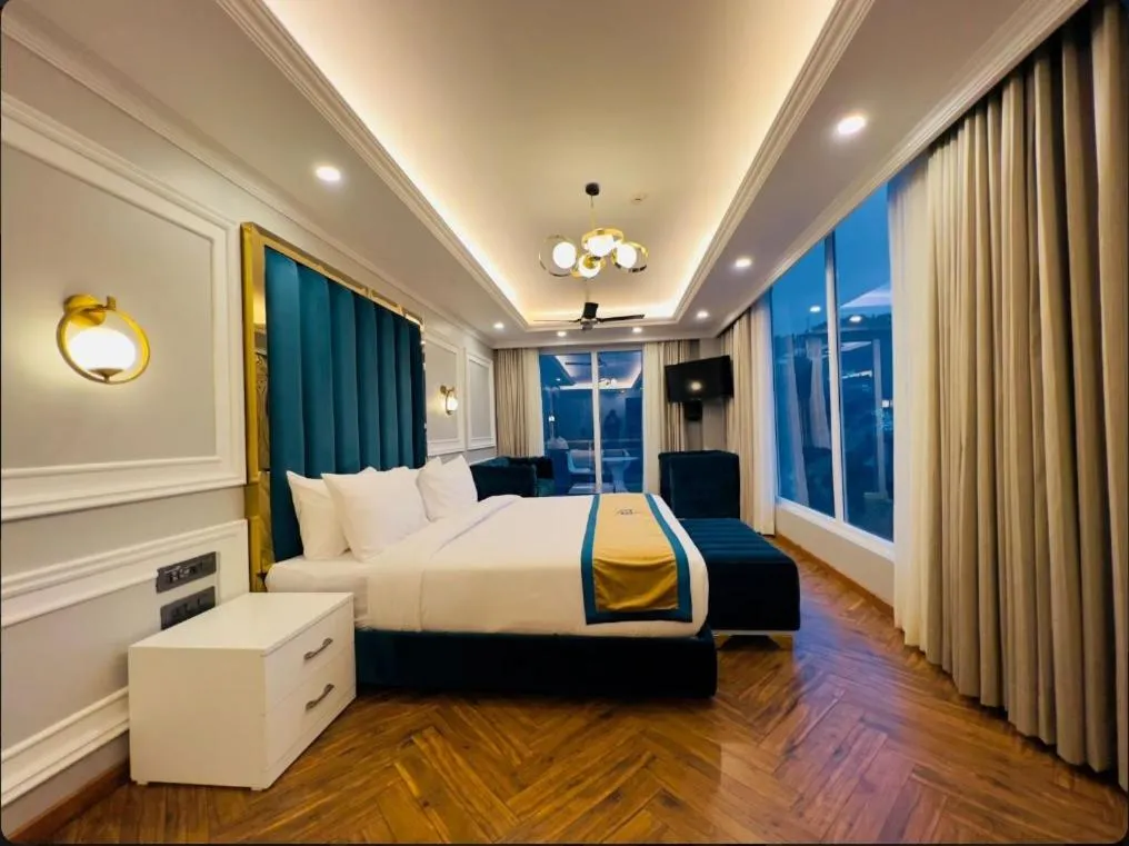 Bed in Claret inn by Lawrence Hotels