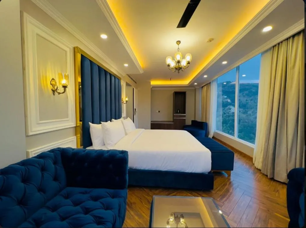 Bed in Claret inn by Lawrence Hotels