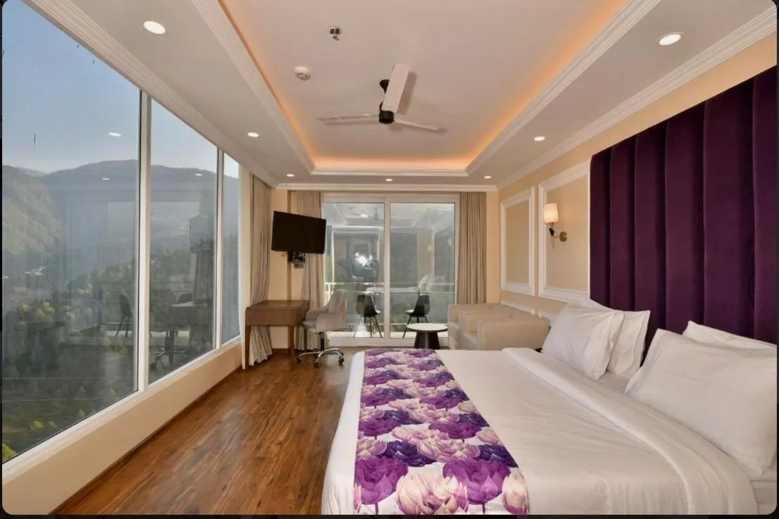 Bed in Claret inn by Lawrence Hotels