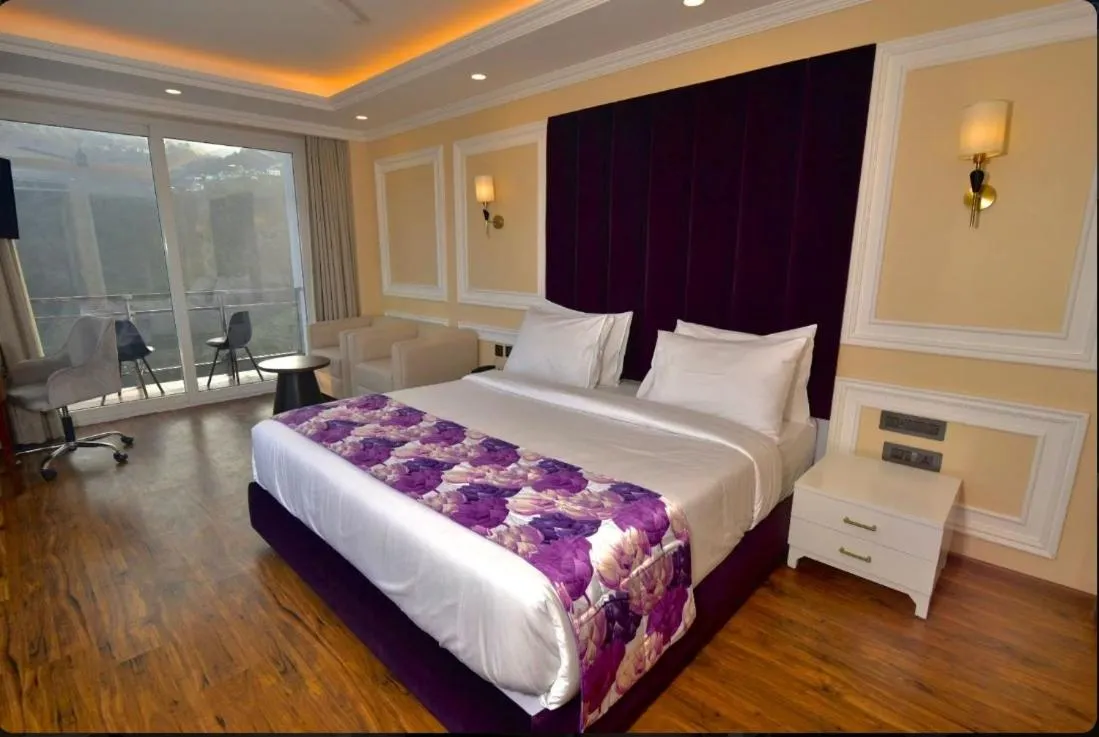 Bed in Claret inn by Lawrence Hotels