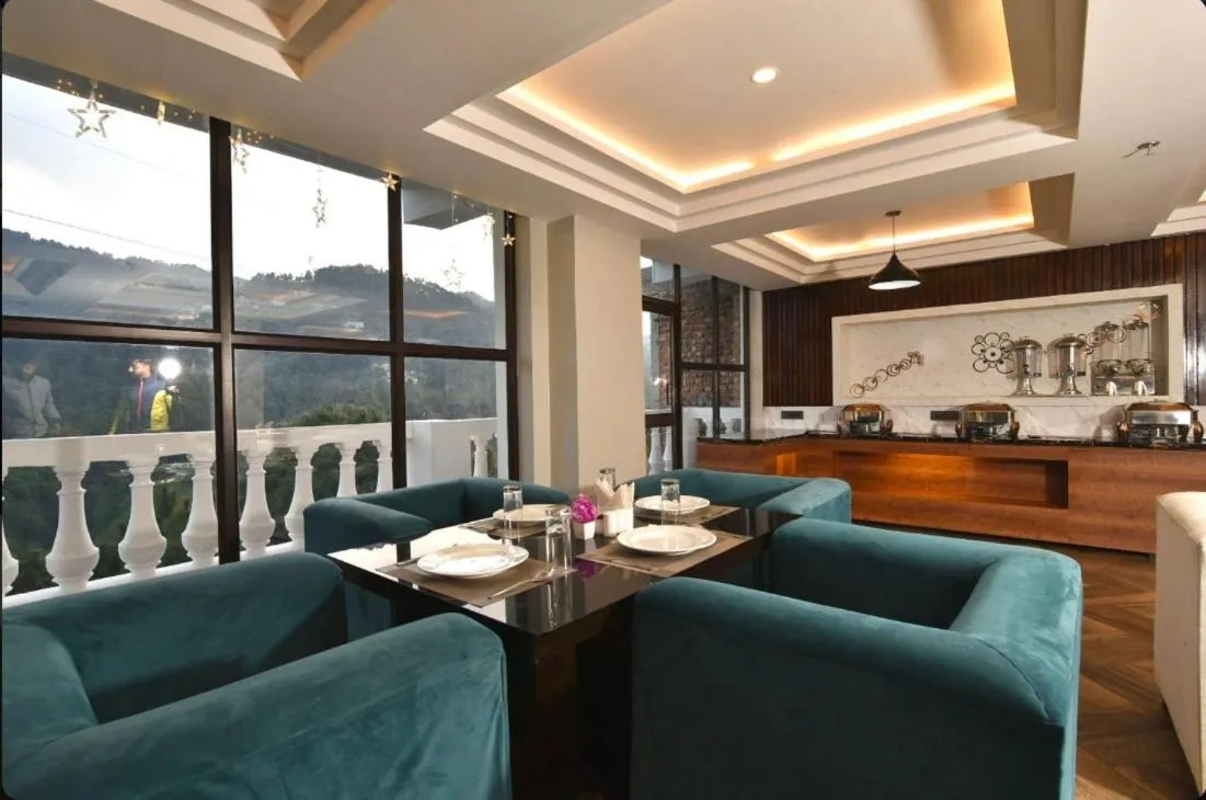 Claret inn by Lawrence Hotels