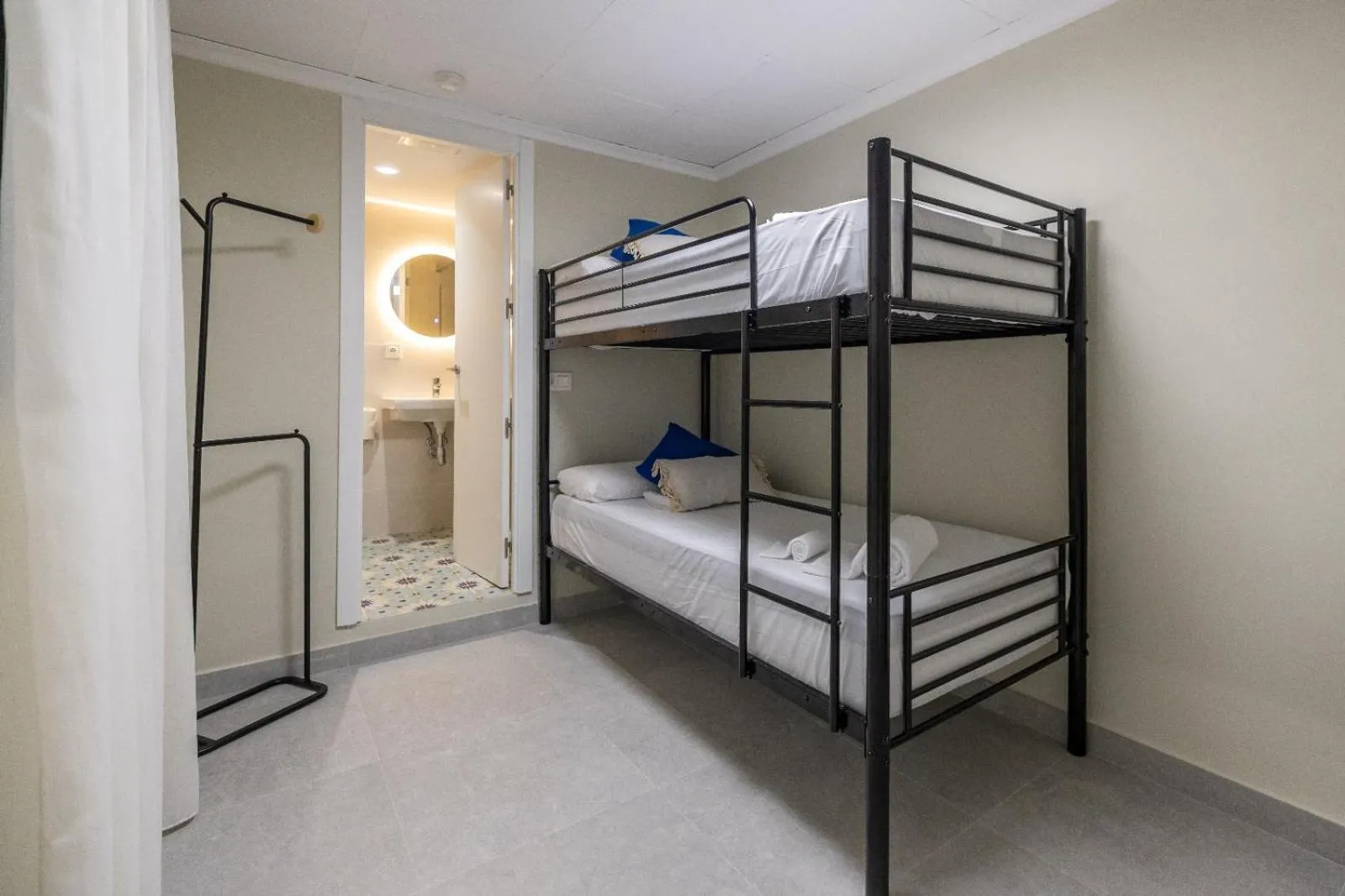 Photo of the whole room, Bed in Carmen Beach Hostel Cullera