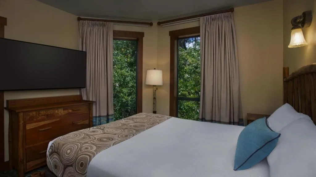 Bed in Disney's Saratoga Springs Resort & Spa