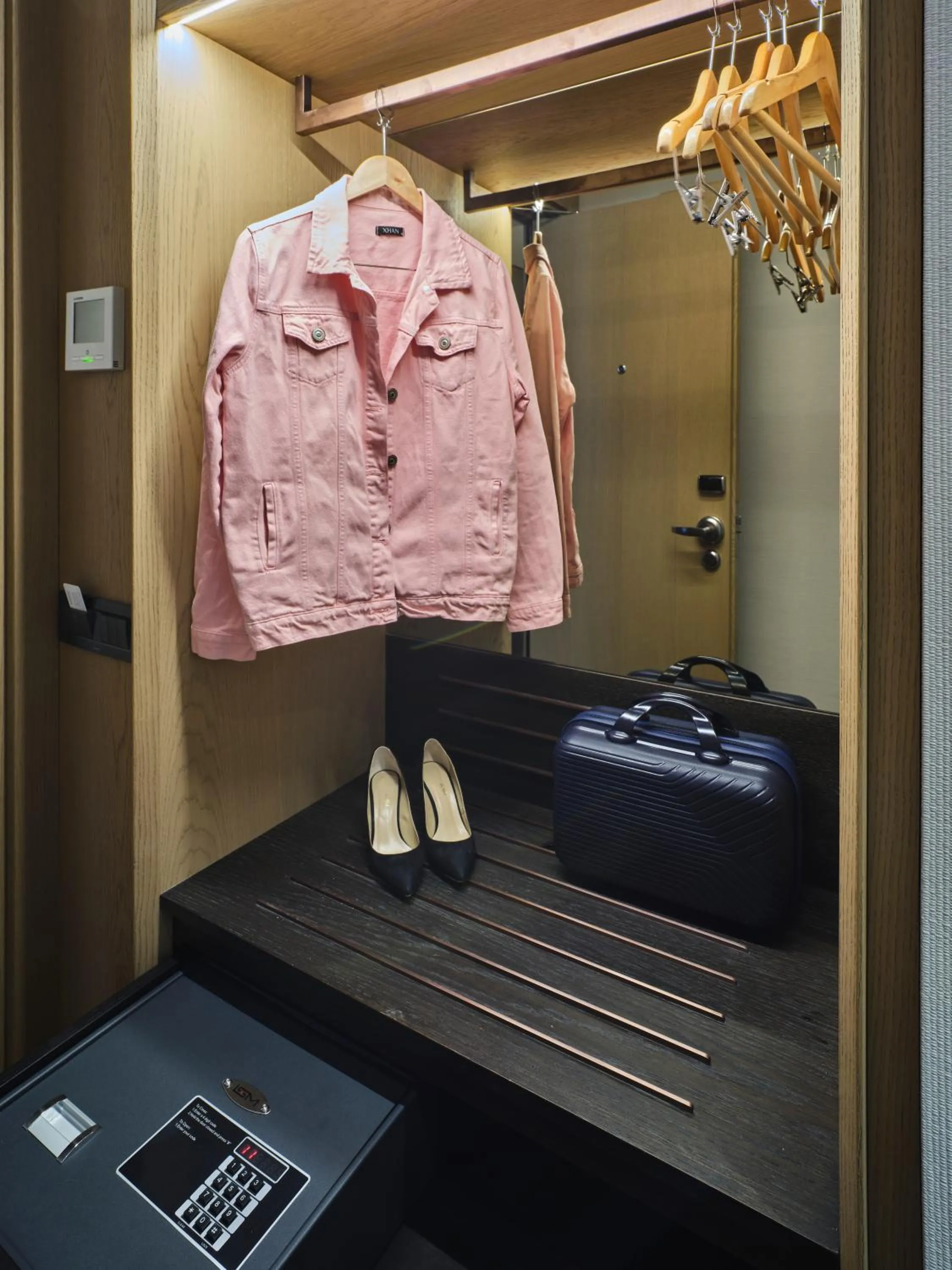 wardrobe in Four-G Hotel Premium