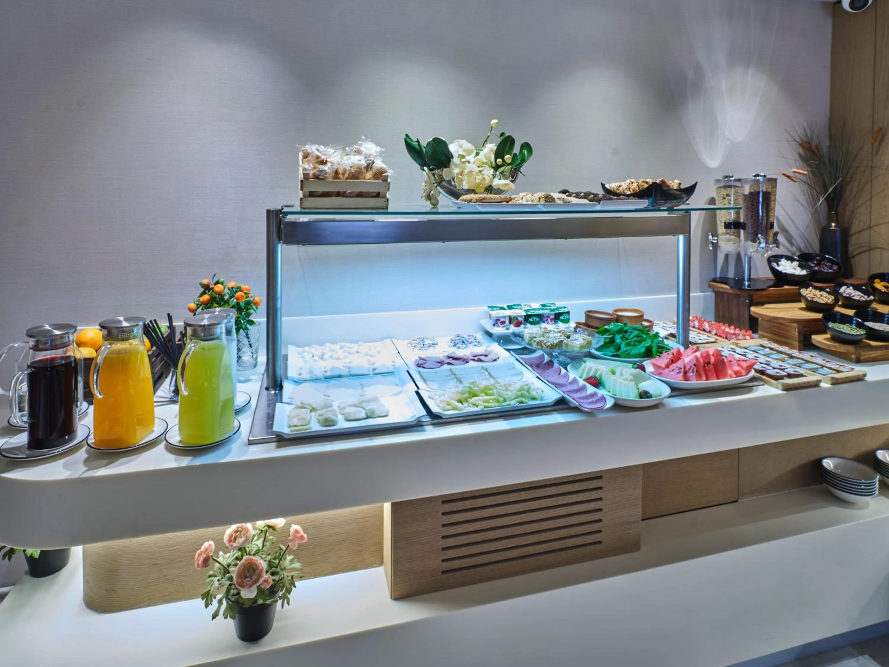 Breakfast in Four-G Hotel Premium
