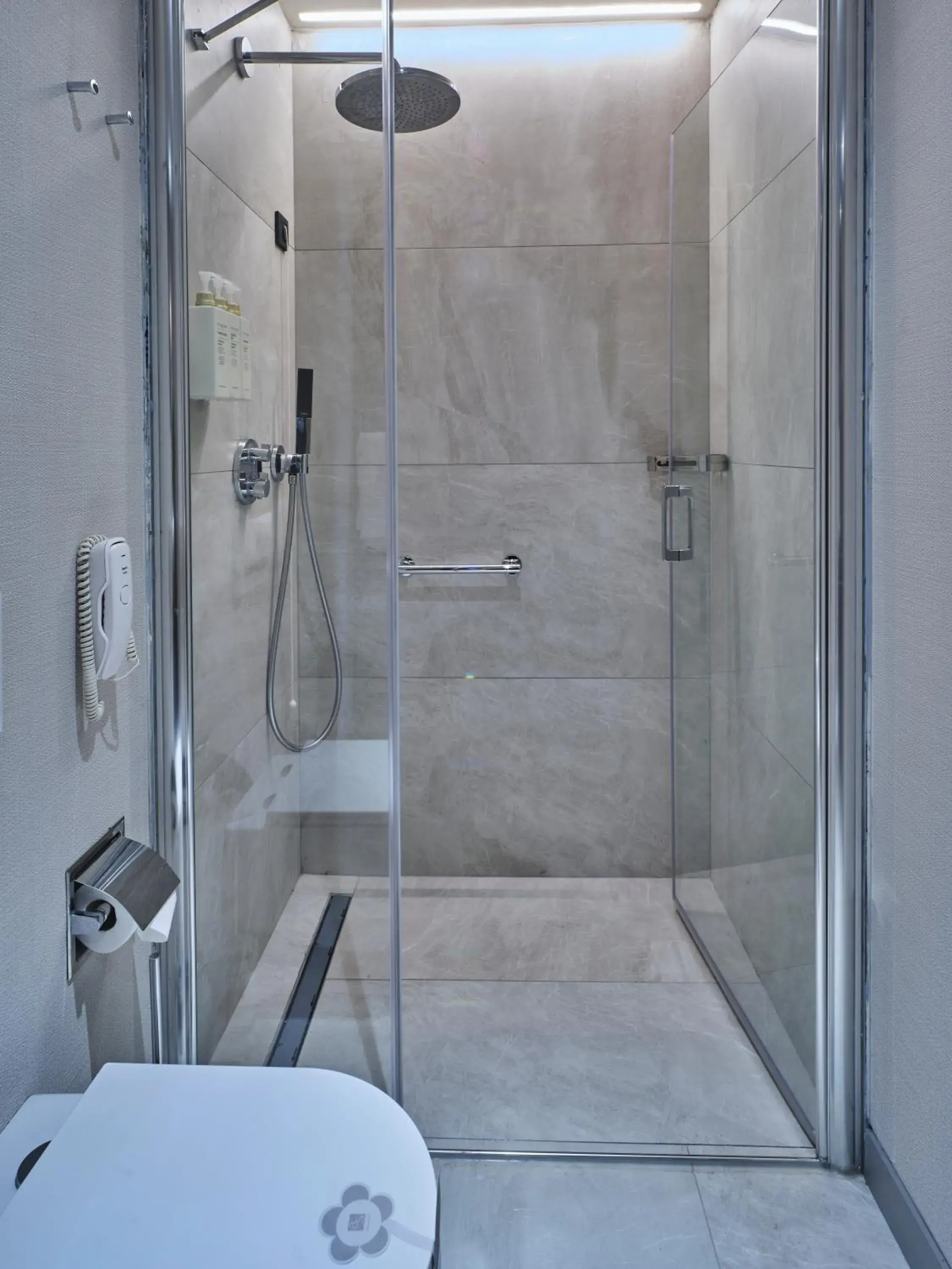 Budget Double Room in Four-G Hotel Premium Budget Double Room in Four-G Hotel Premium