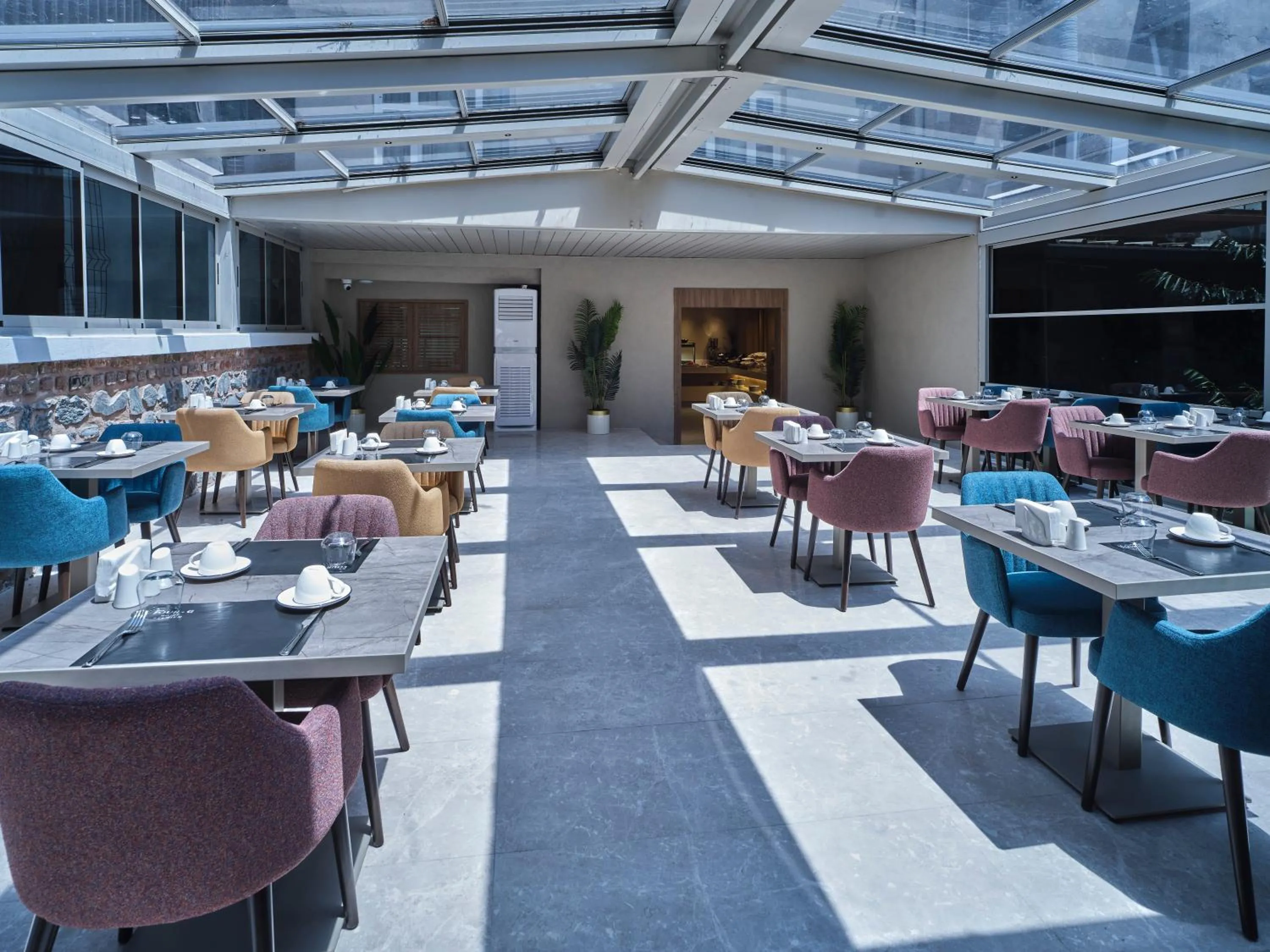 Restaurant/places to eat in Four-G Hotel Premium
