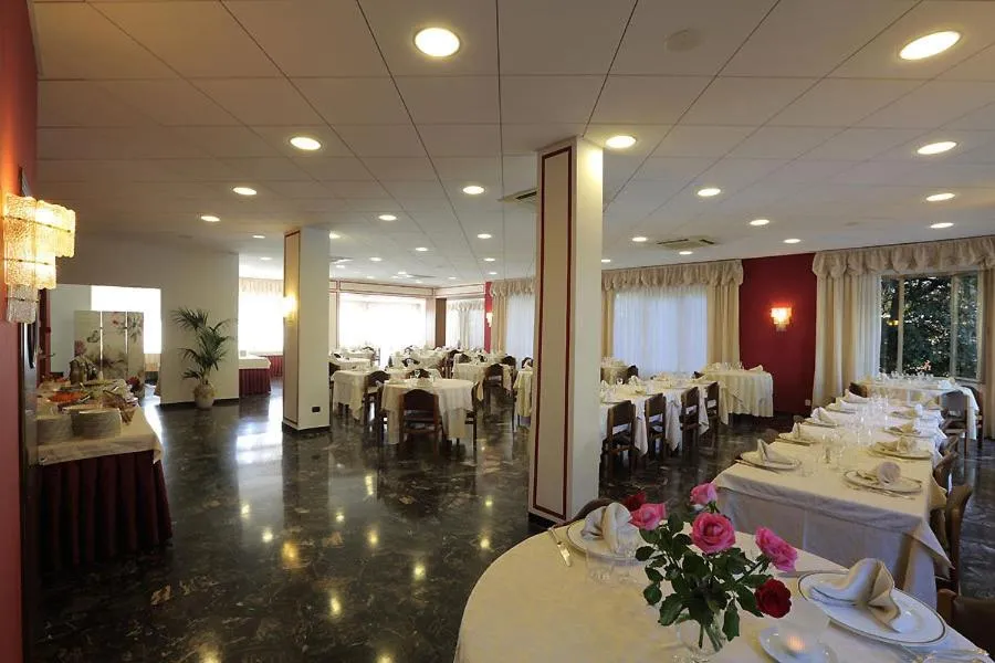 Restaurant/places to eat in Hotel Bergamo Mare Mhotelsgroup