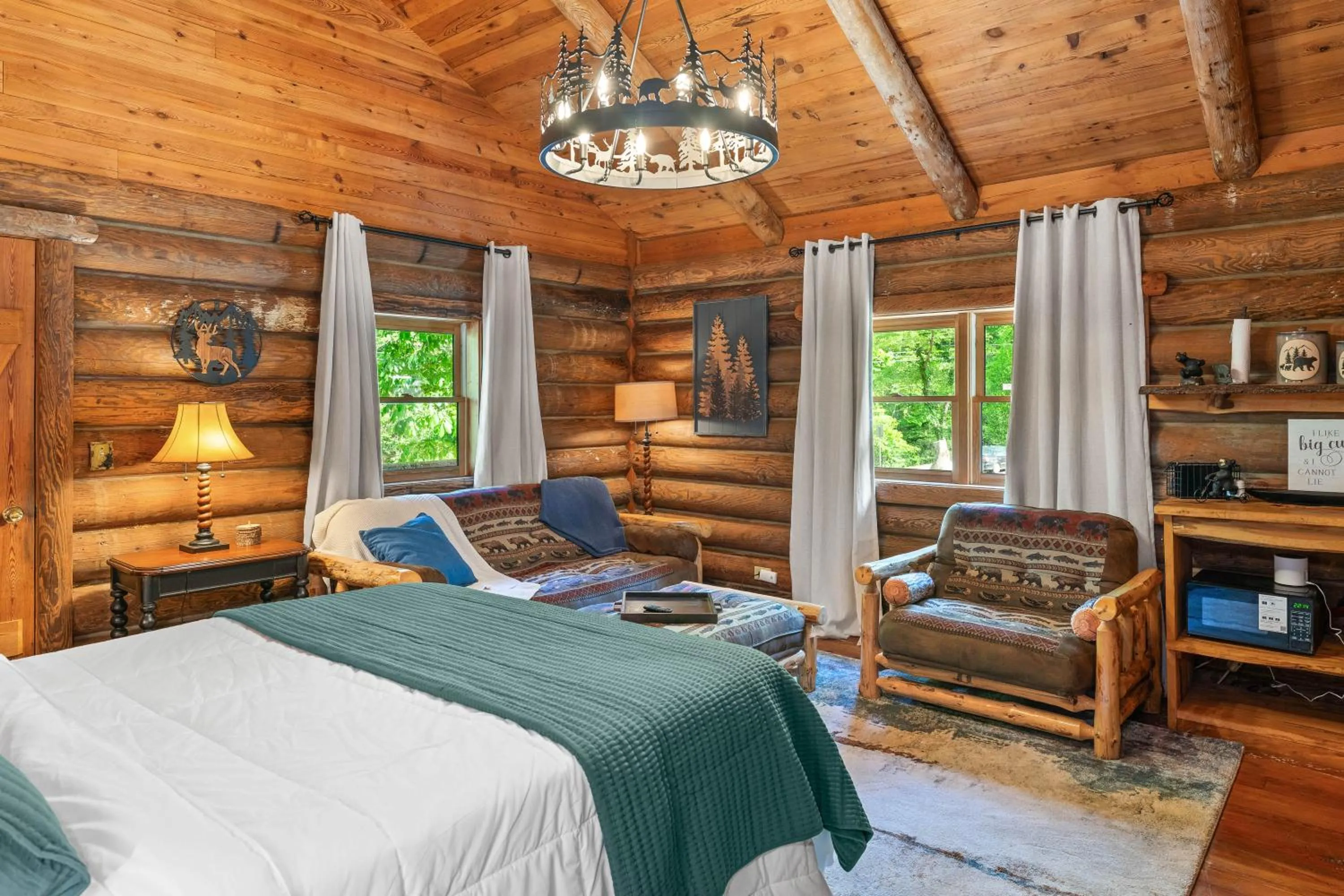 Bed in North 40 Lodge and Cabin