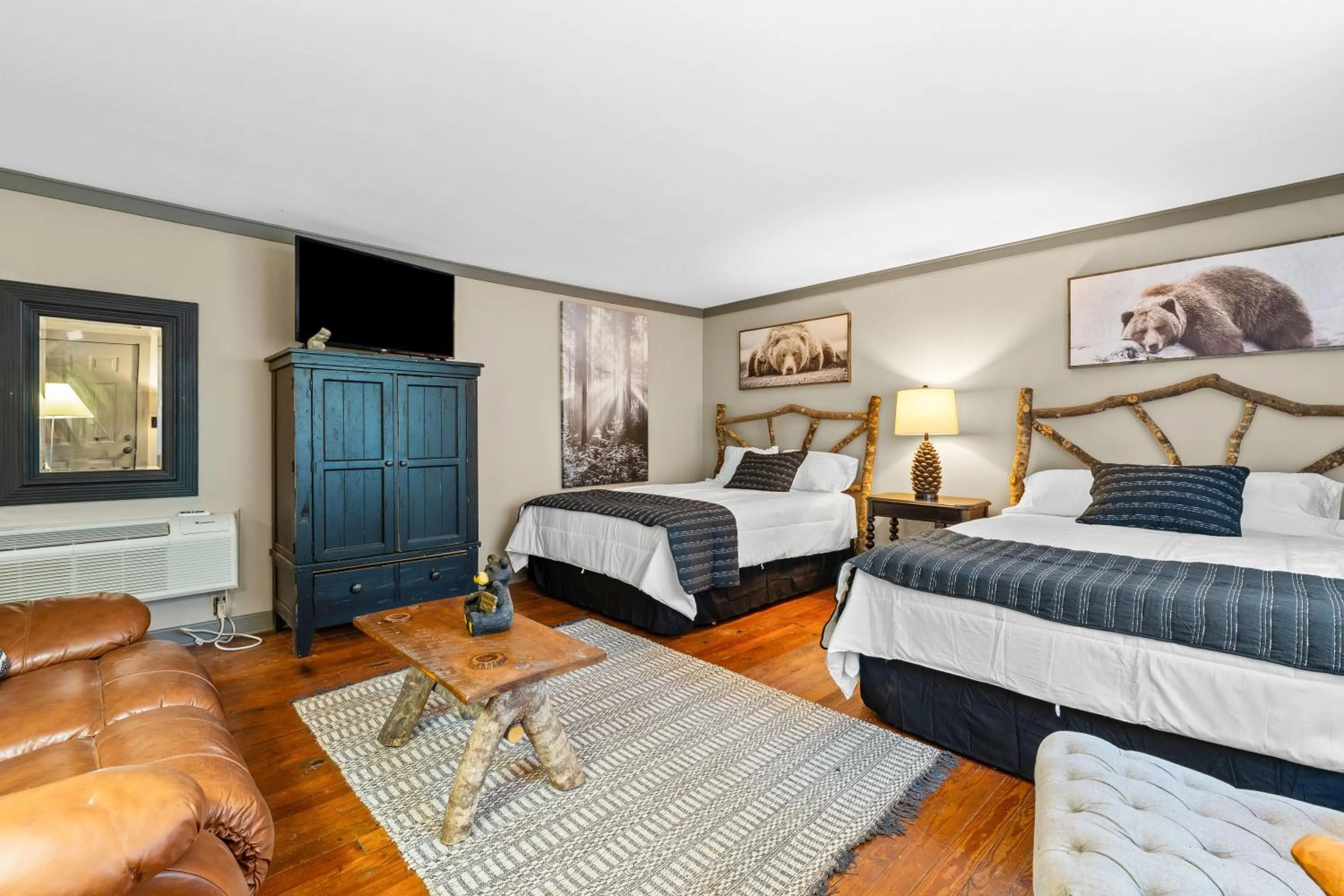 Bed in North 40 Lodge and Cabin