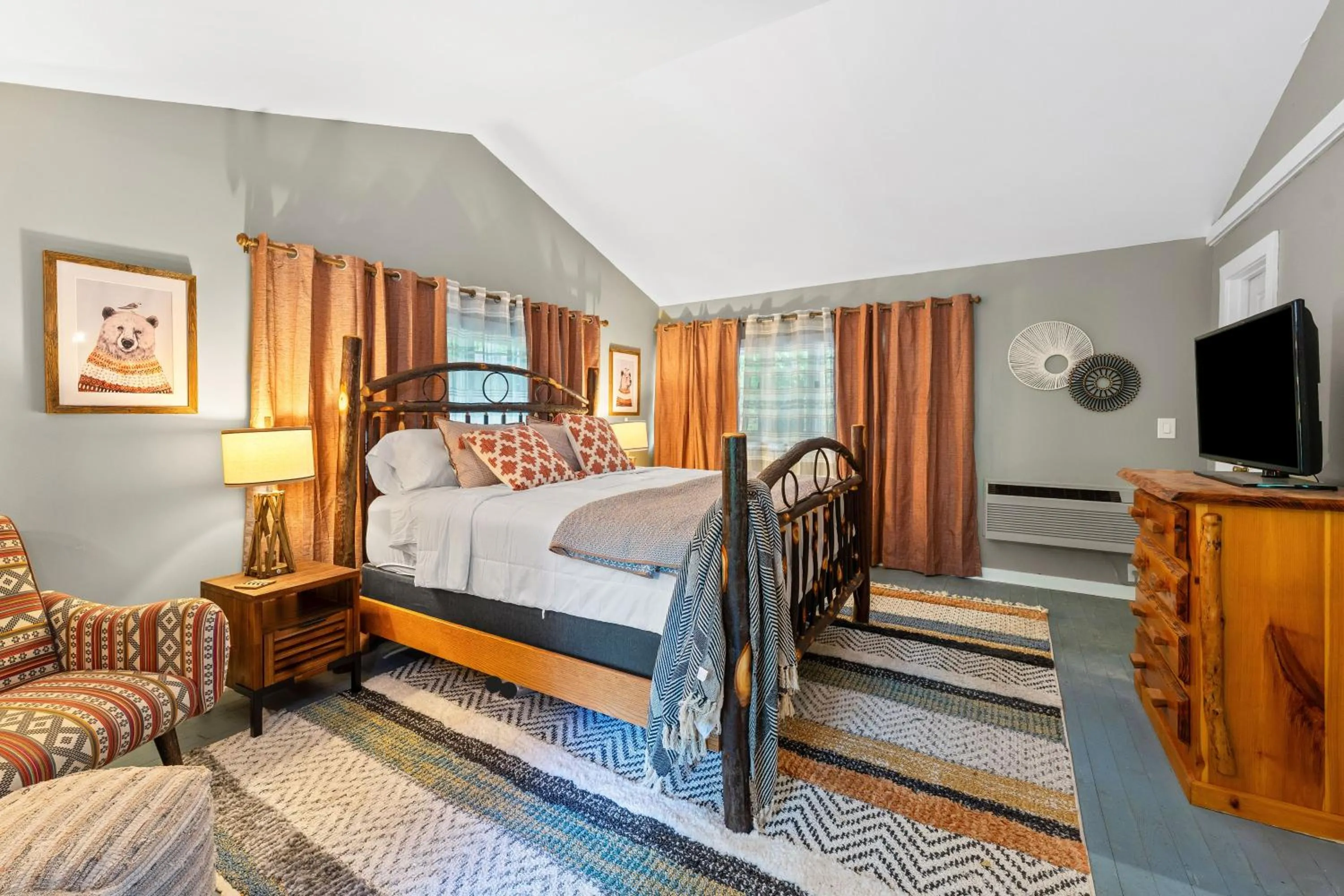 Bed in North 40 Lodge and Cabin