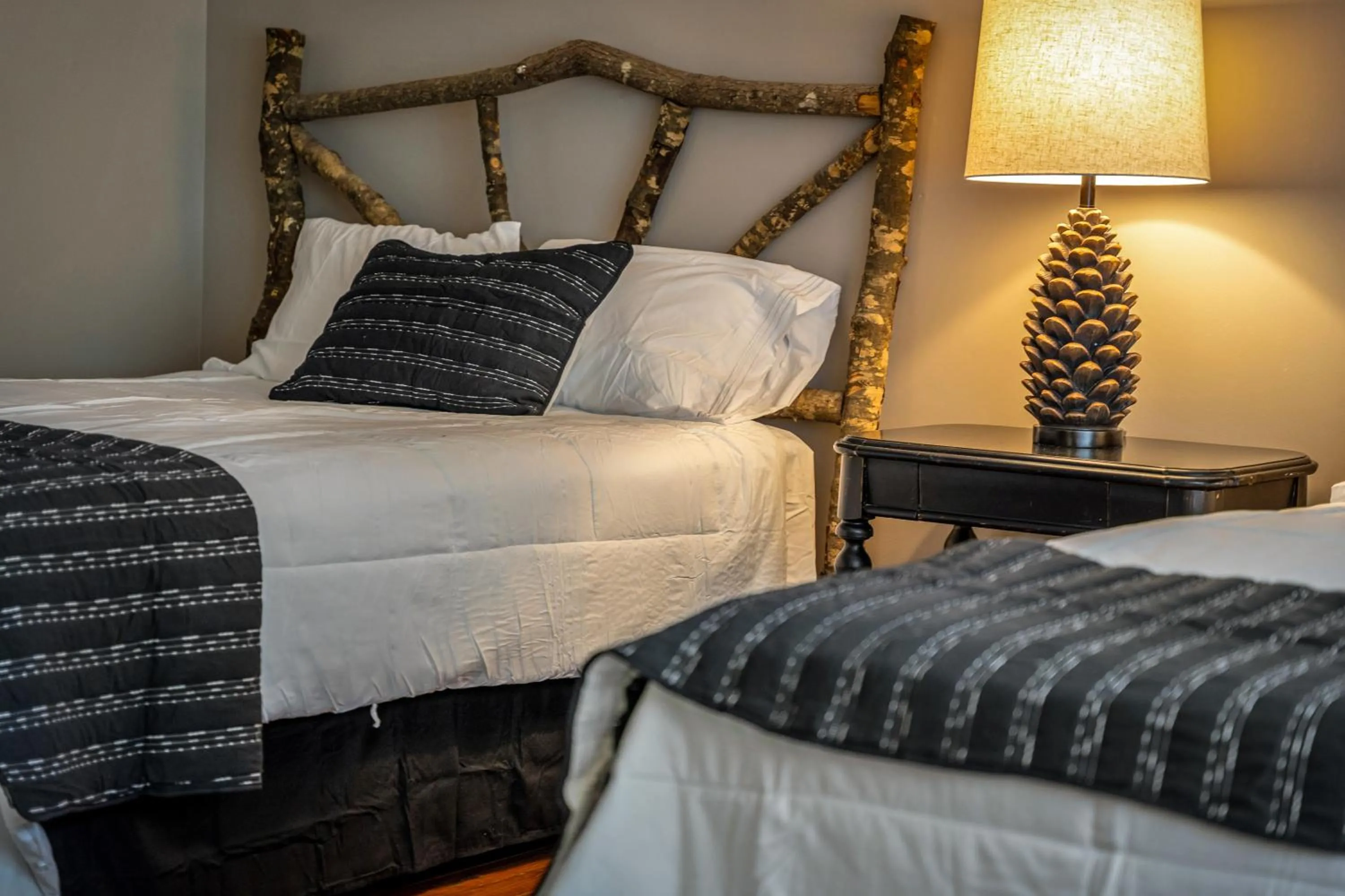 Bed in North 40 Lodge and Cabin