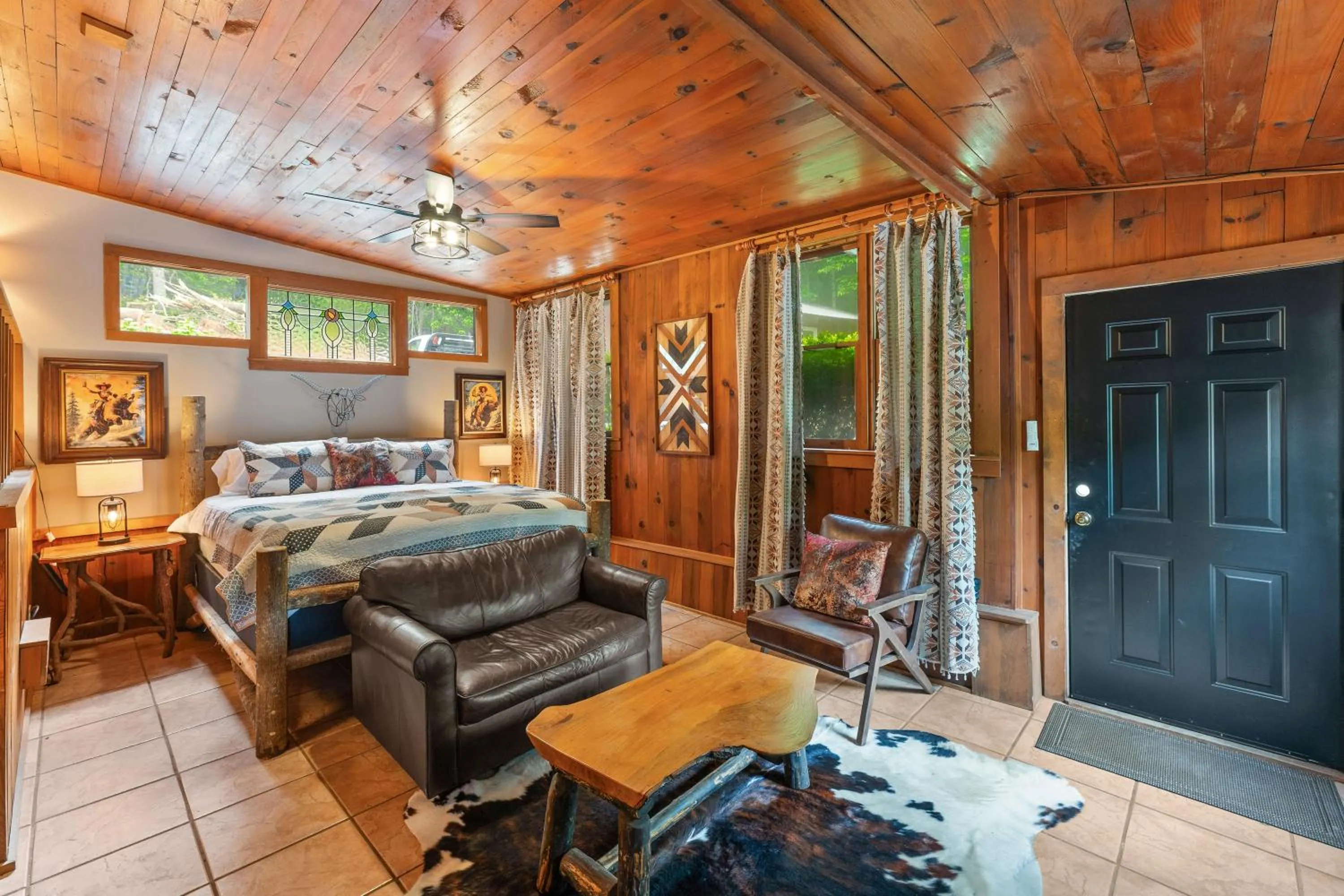 Bed in North 40 Lodge and Cabin