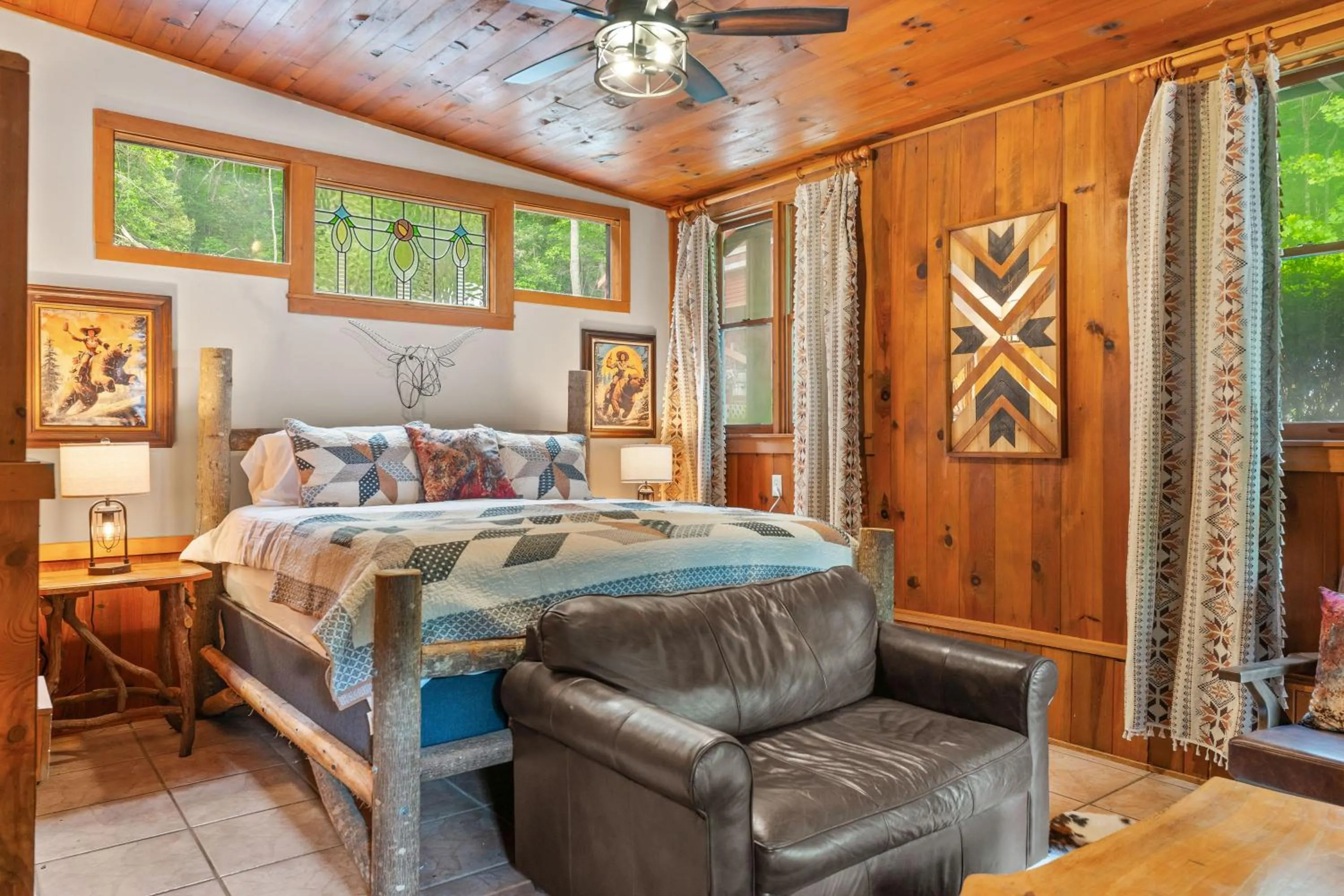 Bed in North 40 Lodge and Cabin
