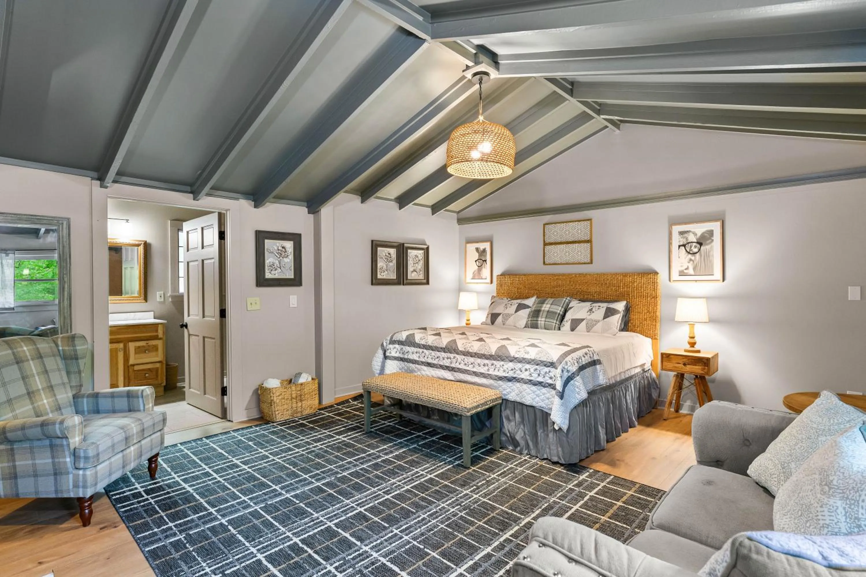 Bed in North 40 Lodge and Cabin