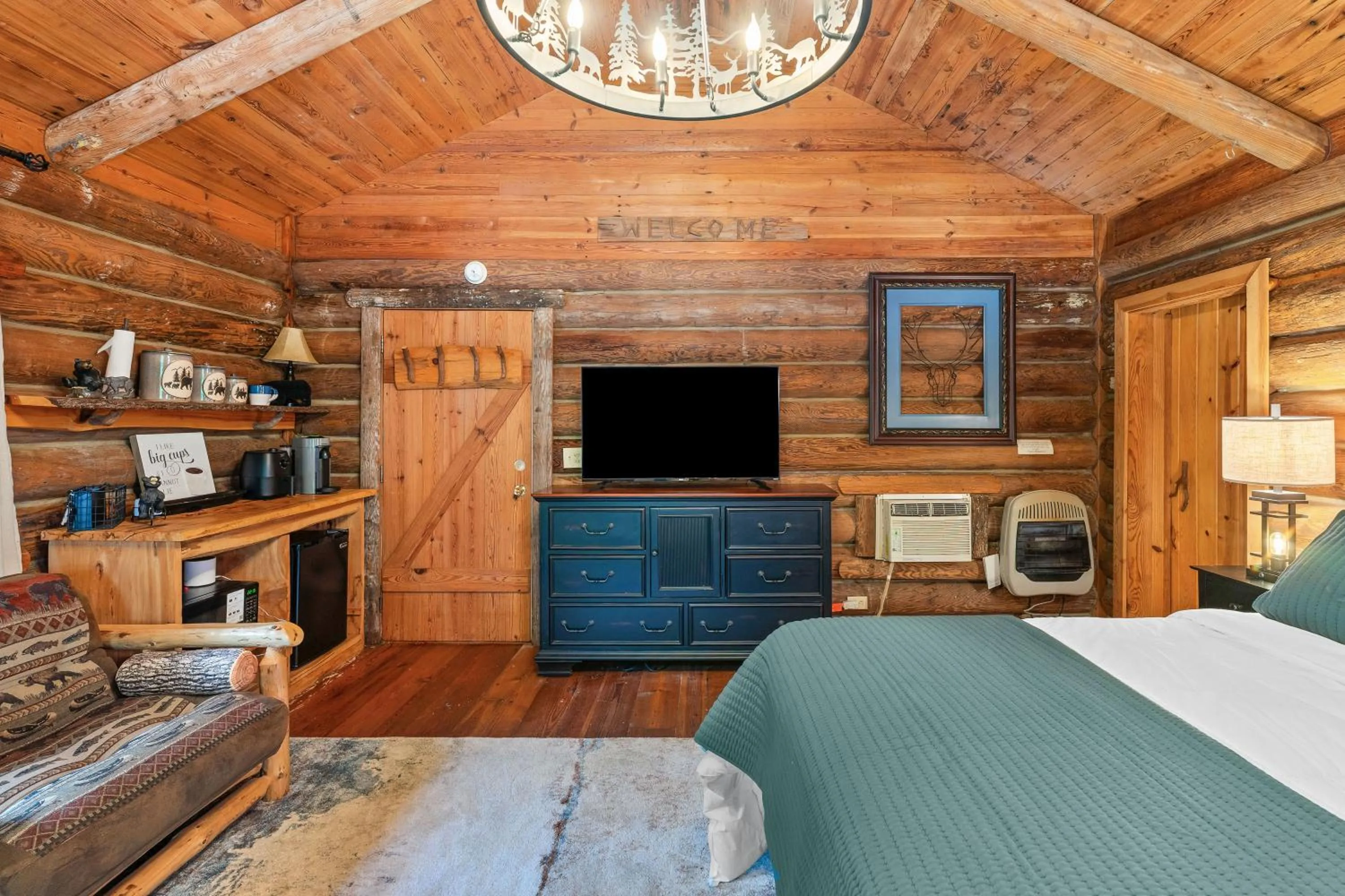 Bed in North 40 Lodge and Cabin