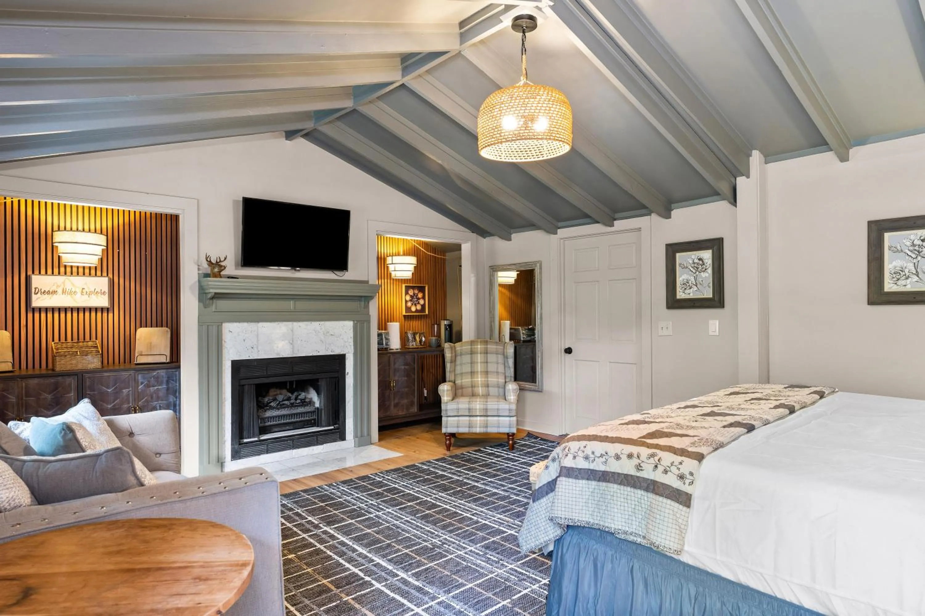 Bed in North 40 Lodge and Cabin