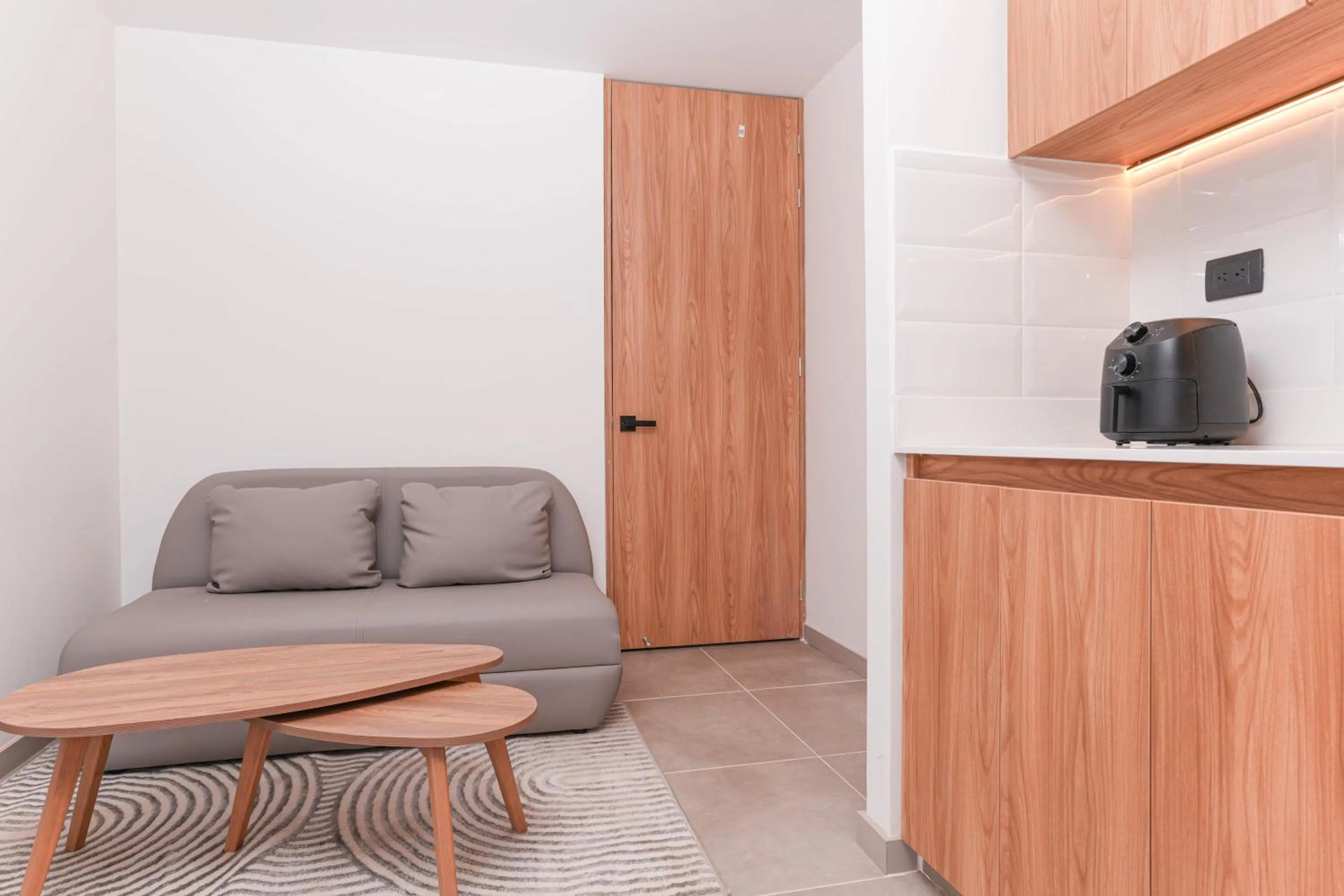 Living room in Metropolitan Living Medellín by HOUSY