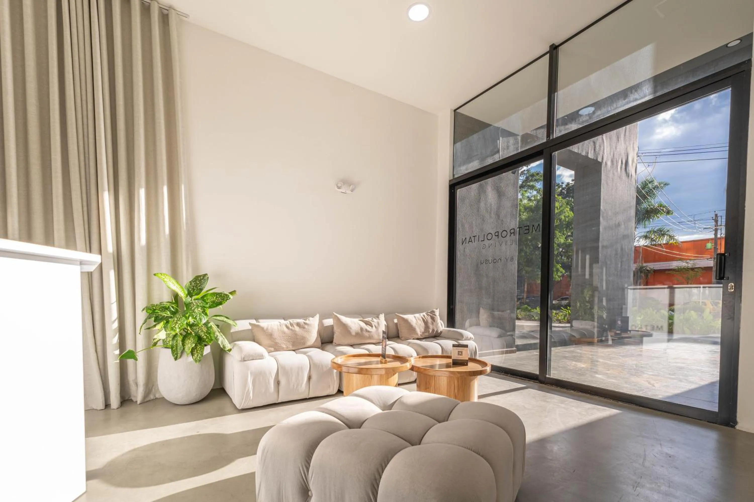 Lobby or reception in Metropolitan Living Medellín by HOUSY