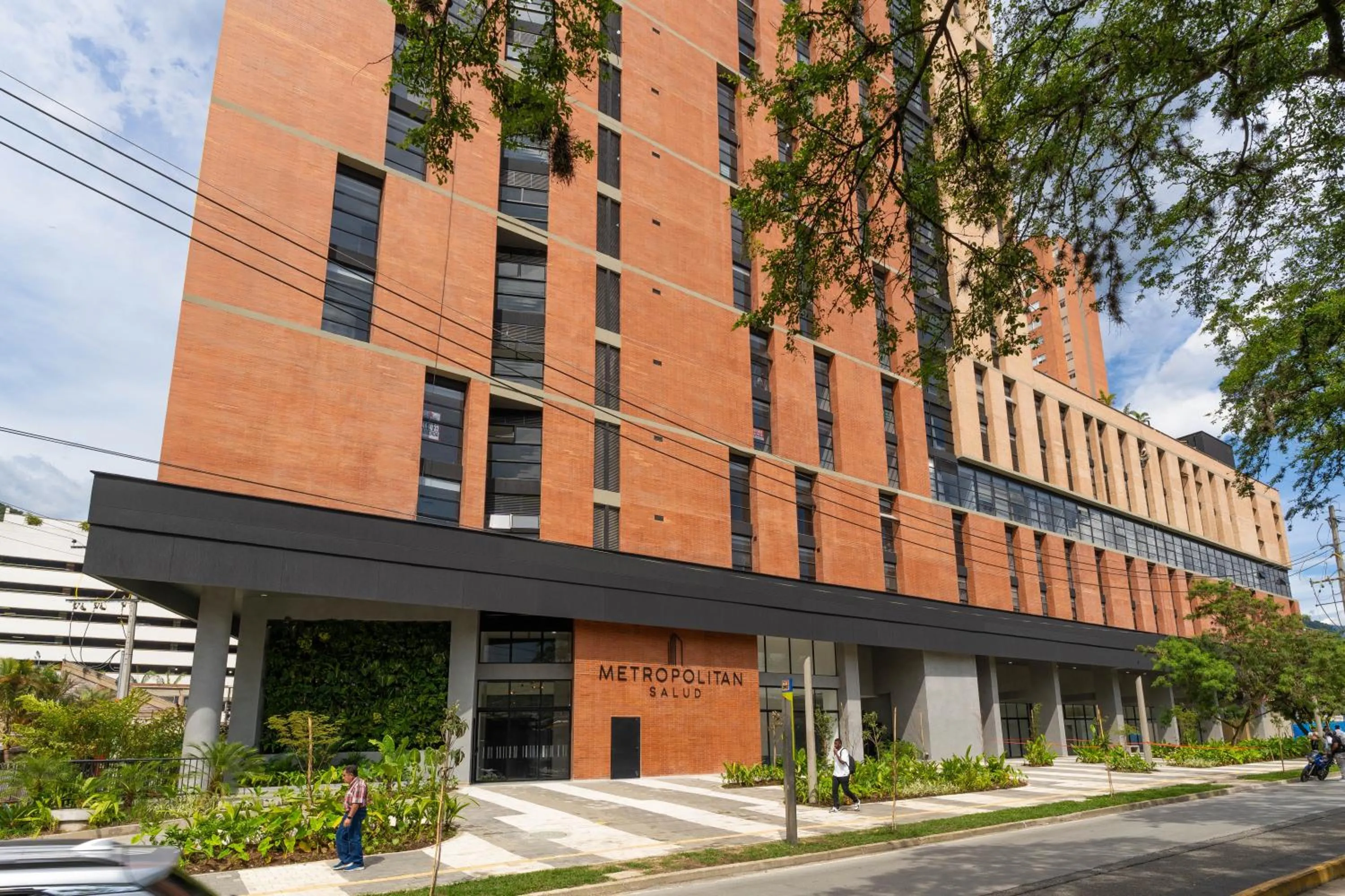 Property building in Metropolitan Living Medellín by HOUSY