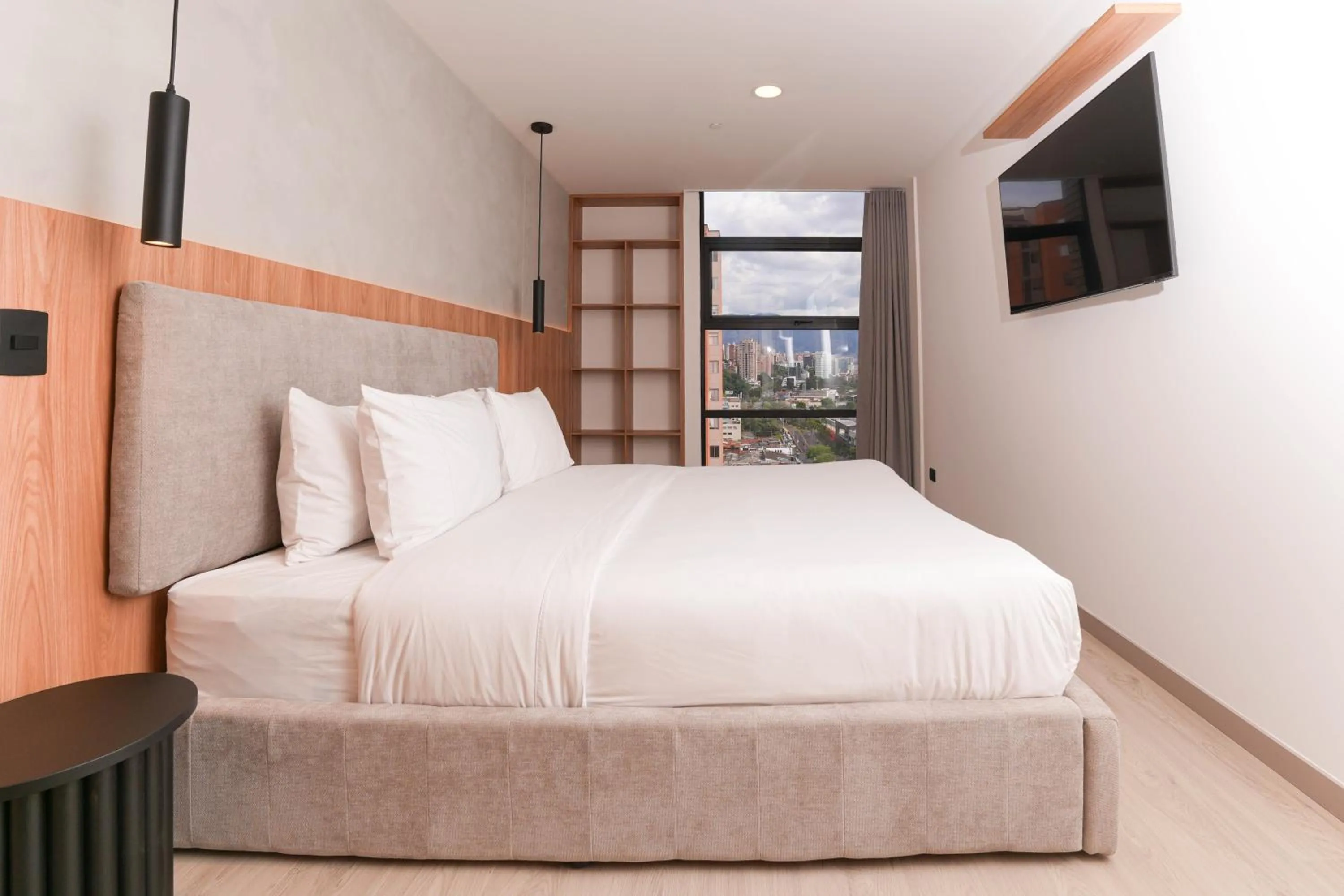 Bedroom, Bed in Metropolitan Living Medellín by HOUSY