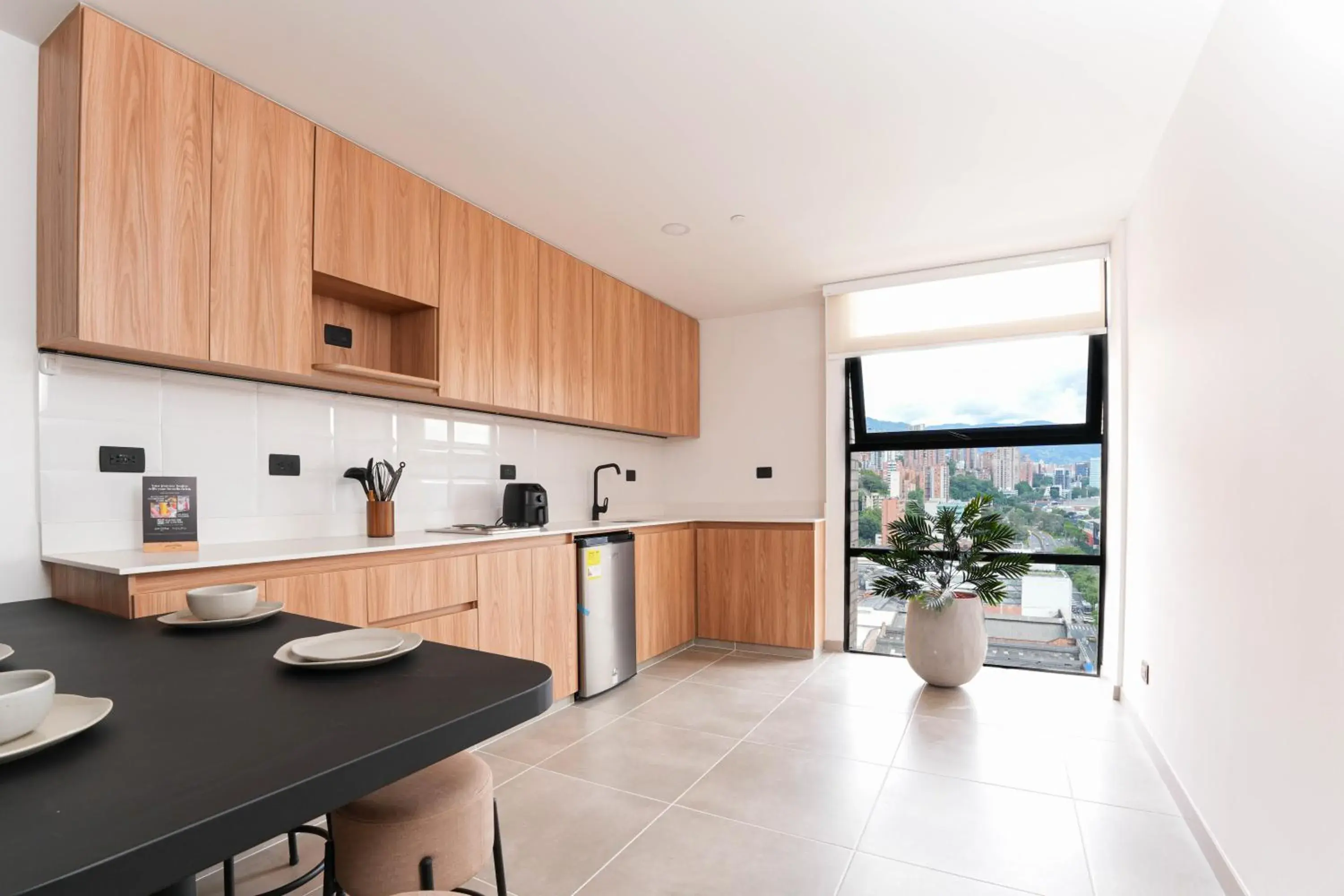 Three-Bedroom Deluxe Apartment in Metropolitan Living Medellín by HOUSY Three-Bedroom Deluxe Apartment in Metropolitan Living Medellín by HOUSY