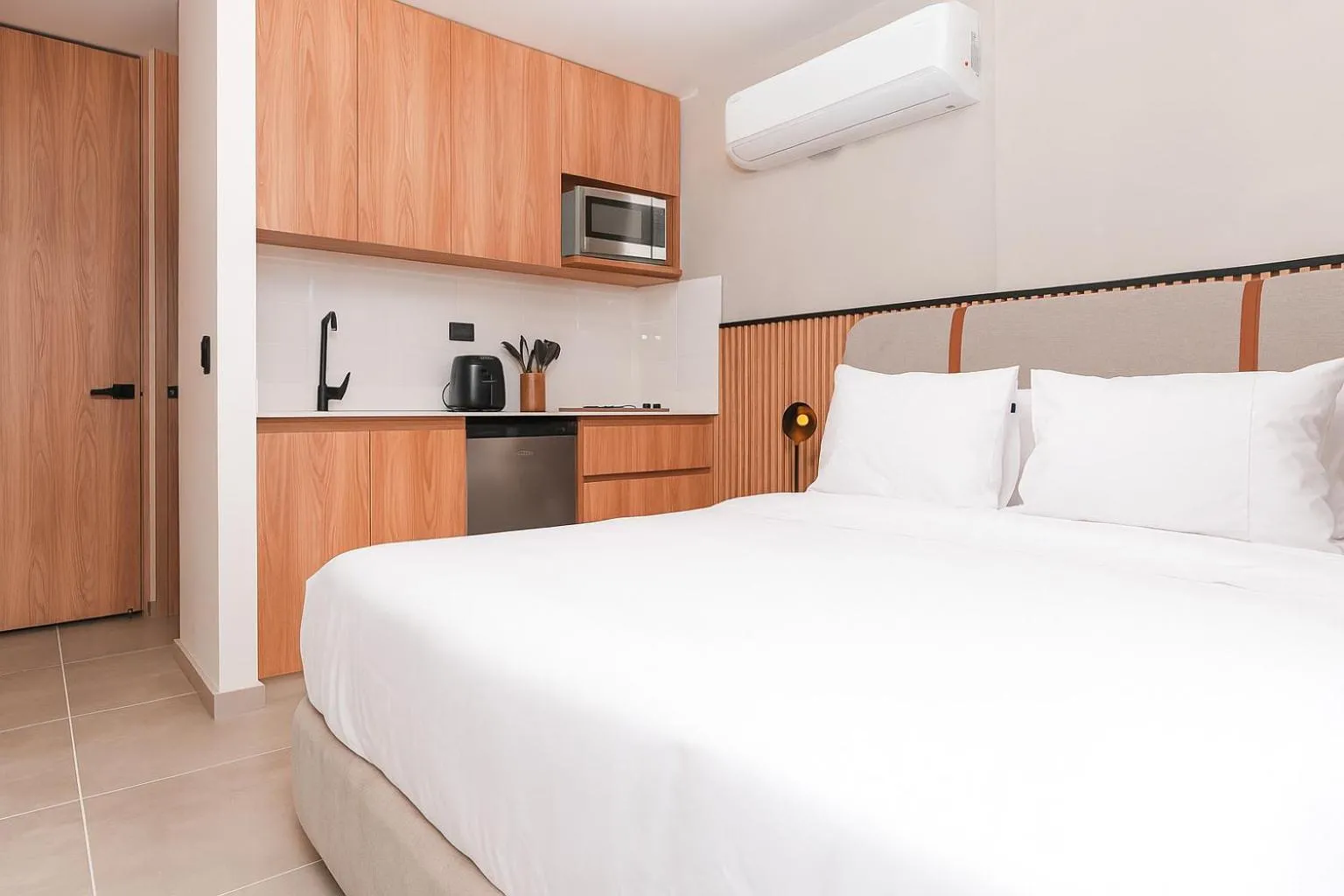 Bed in Metropolitan Living Medellín by HOUSY
