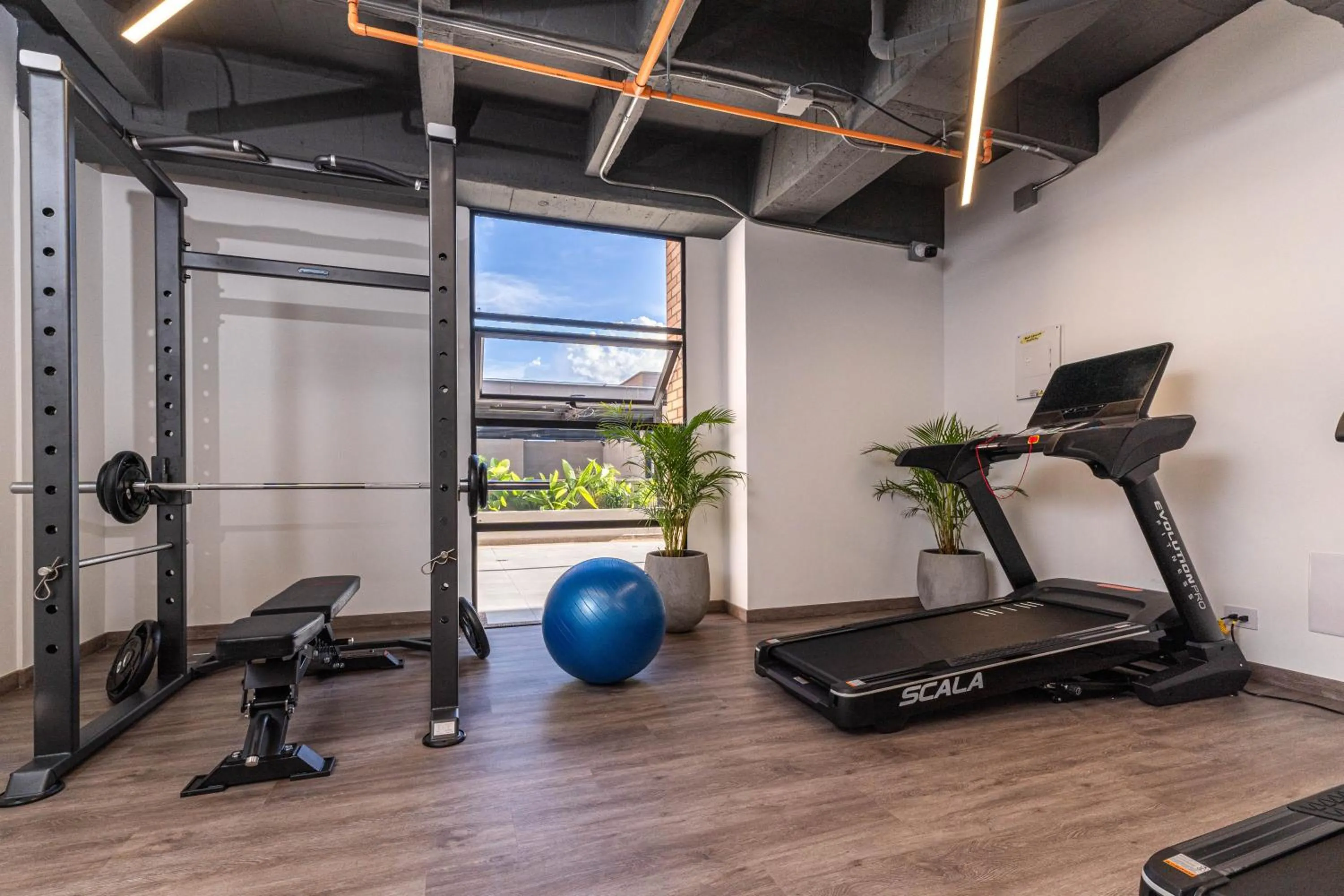 Fitness centre/facilities in Metropolitan Living Medellín by HOUSY