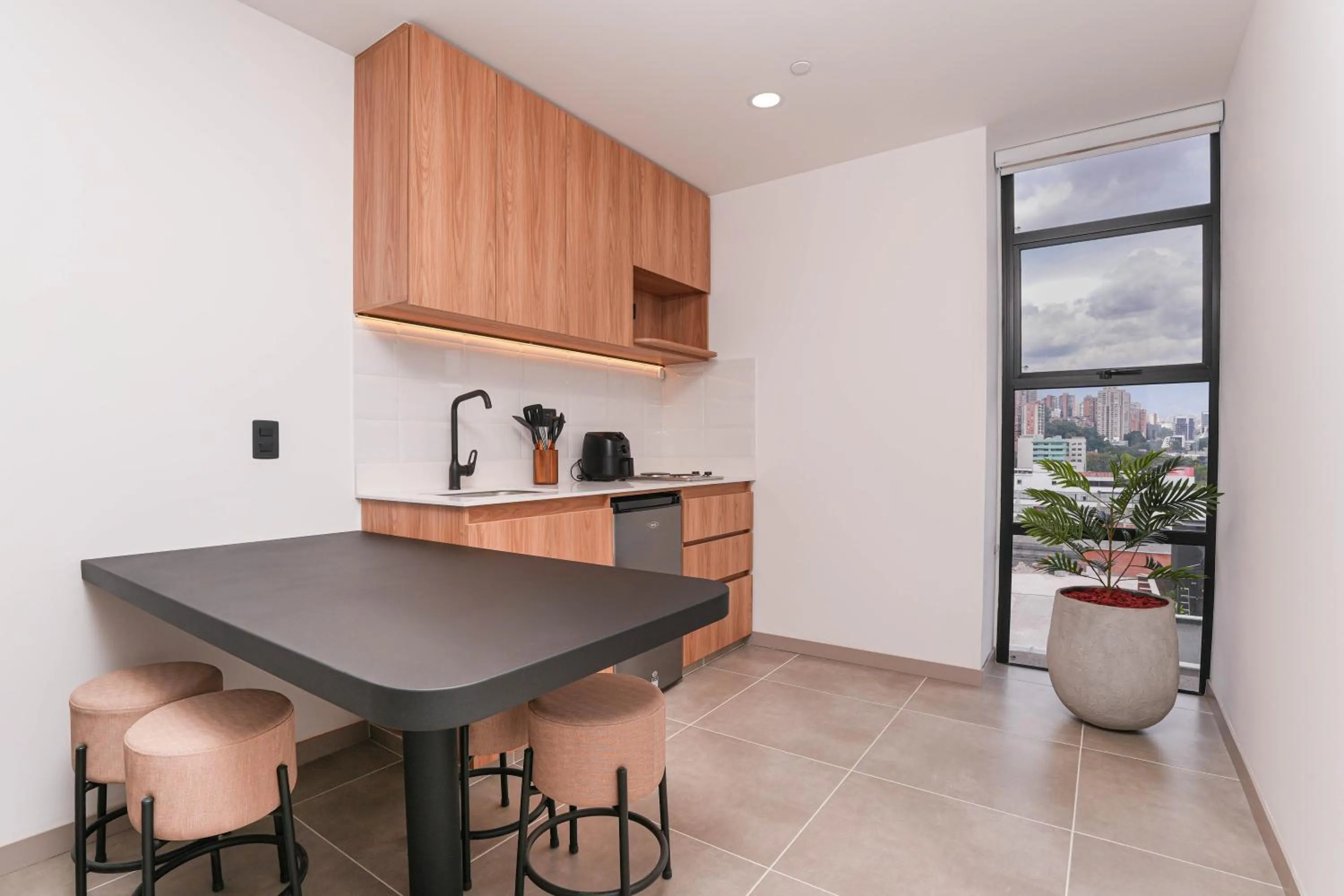 Kitchen or kitchenette in Metropolitan Living Medellín by HOUSY