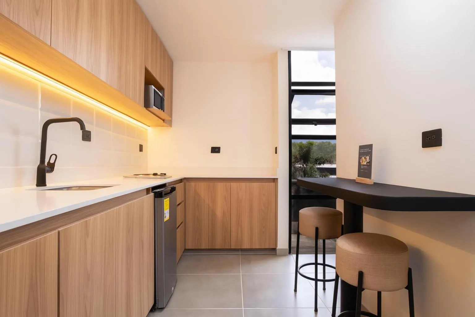 Kitchen or kitchenette in Metropolitan Living Medellín by HOUSY