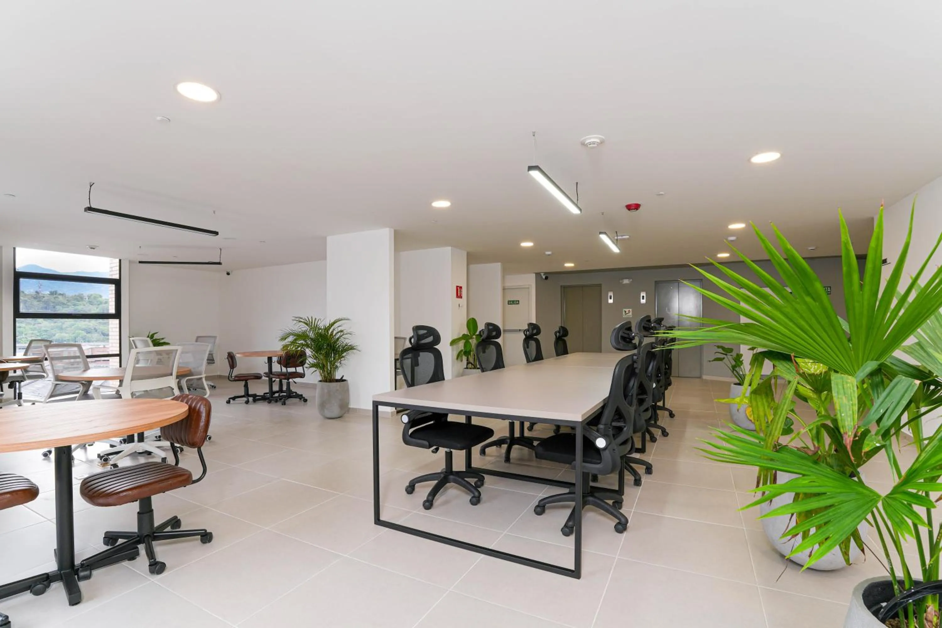Seating area in Metropolitan Living Medellín by HOUSY