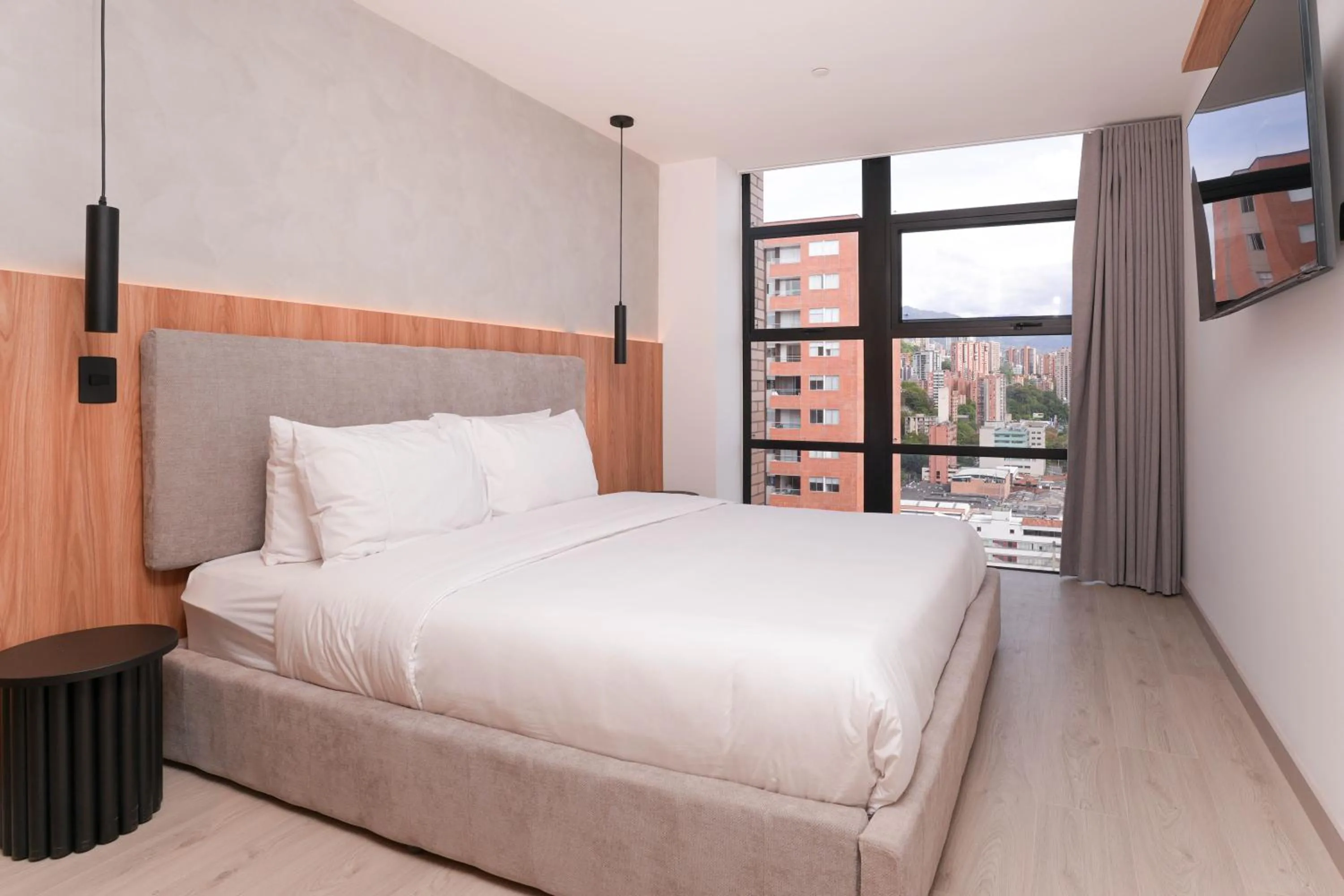 Bedroom, Bed in Metropolitan Living Medellín by HOUSY