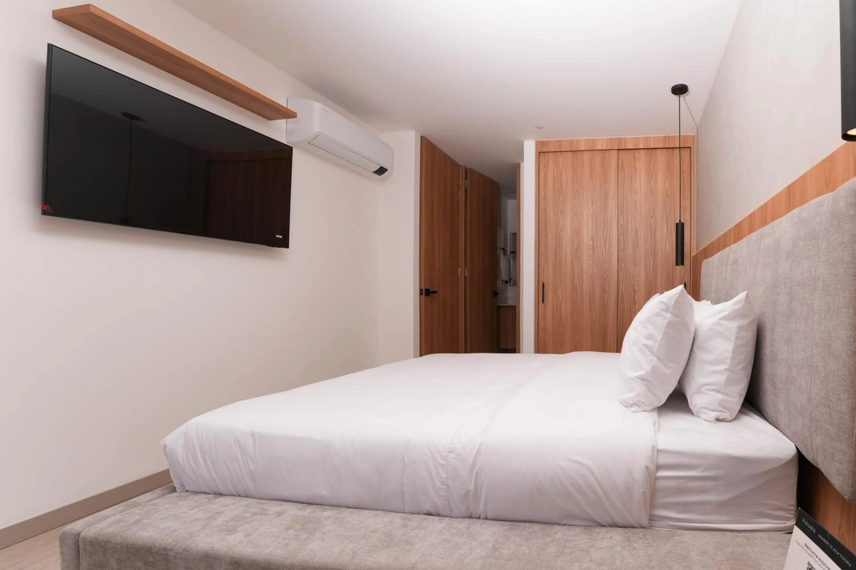 Bed in Metropolitan Living Medellín by HOUSY