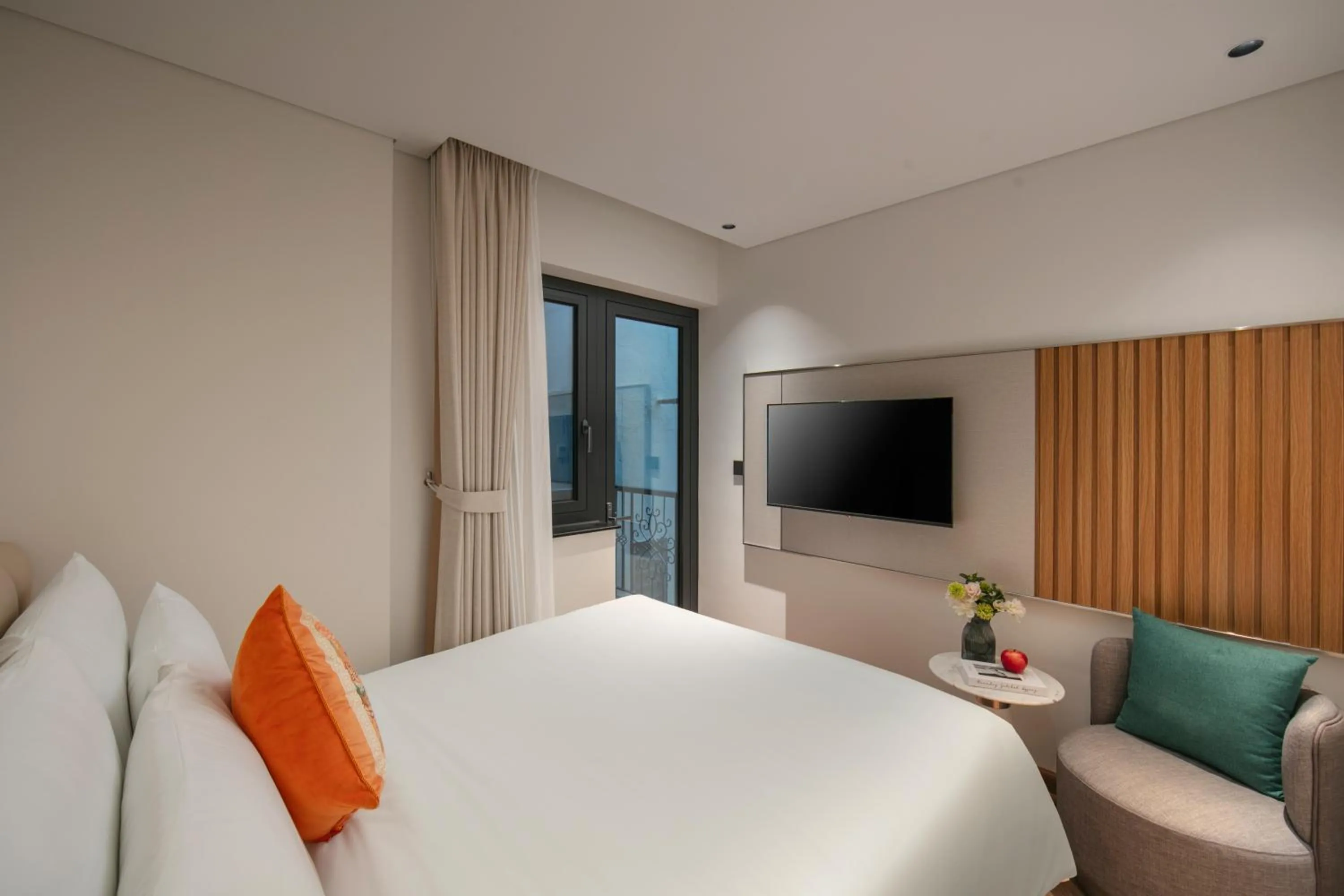 Superior Room With Window in Léman Old Quarter