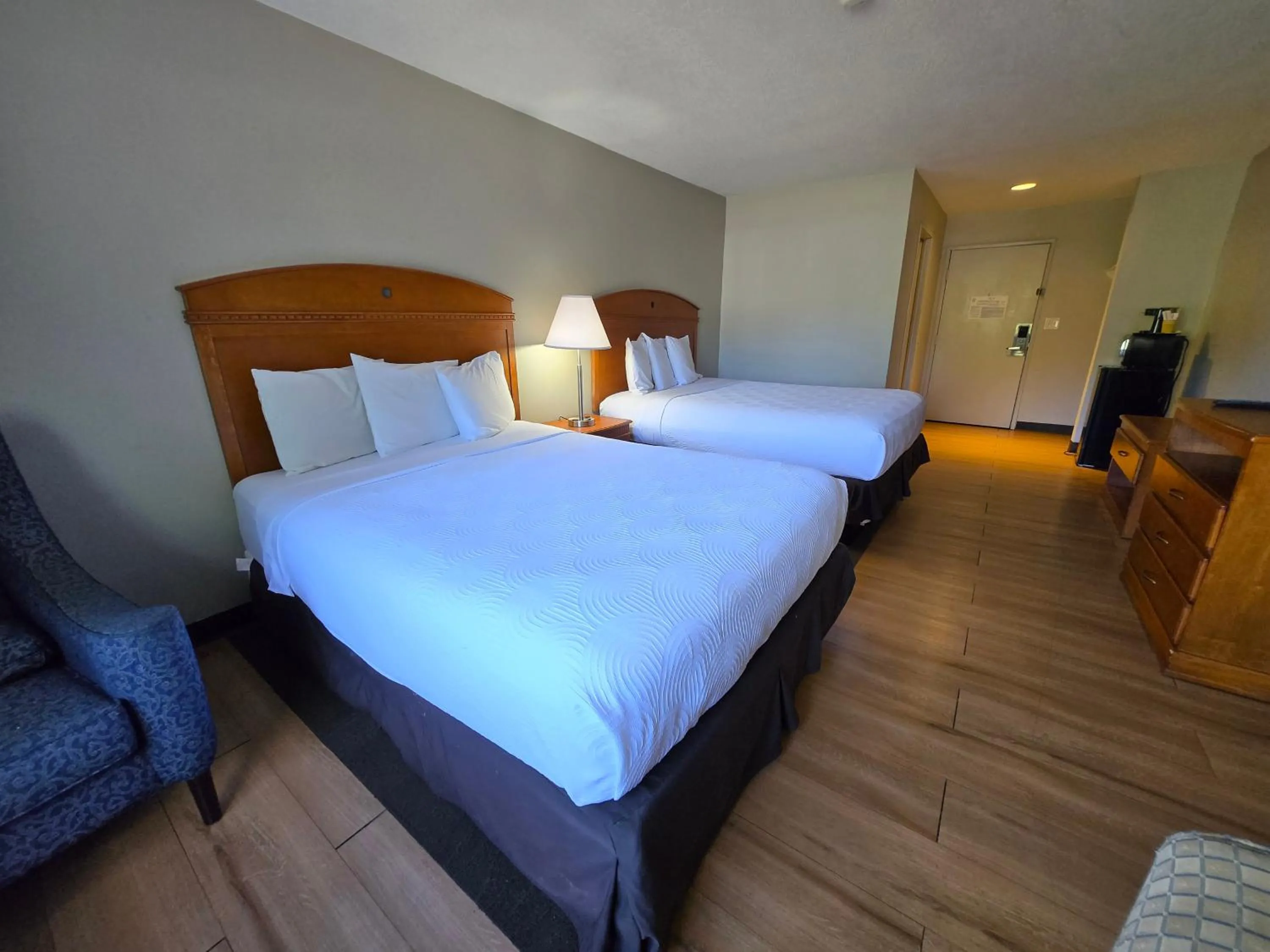 Bed in Fulton Hotel - Oswego Riverfront