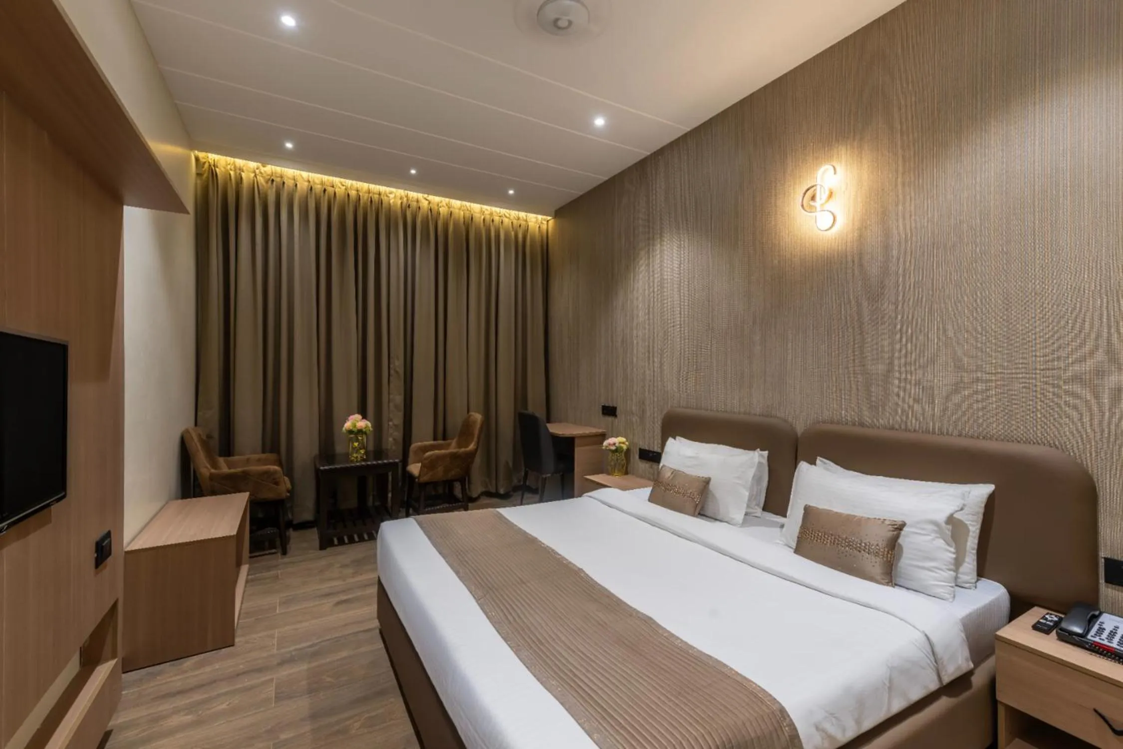 Hotel Kingsway Continental , Raipur