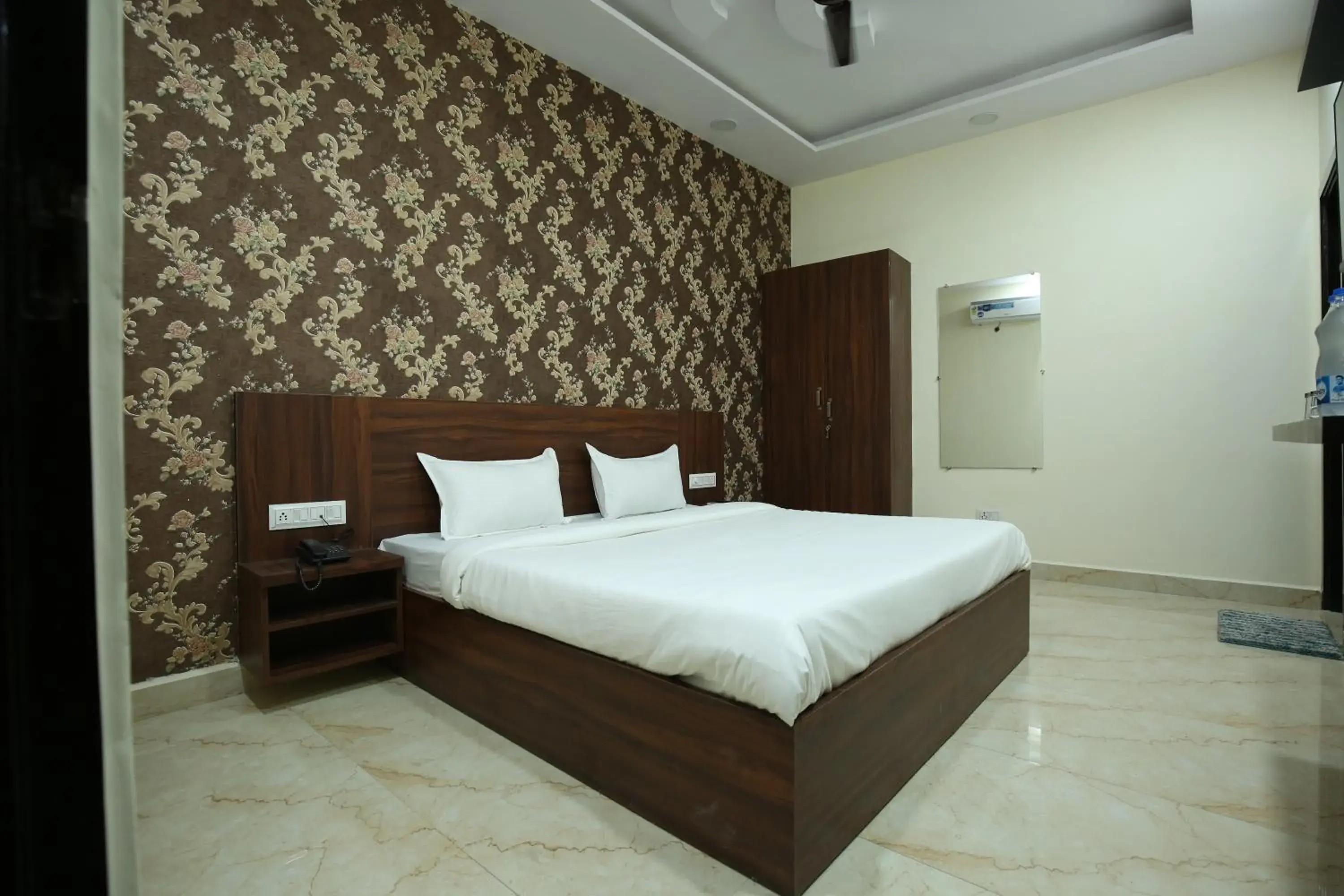 Deluxe Double Room in shiva residency Deluxe Double Room in shiva residency