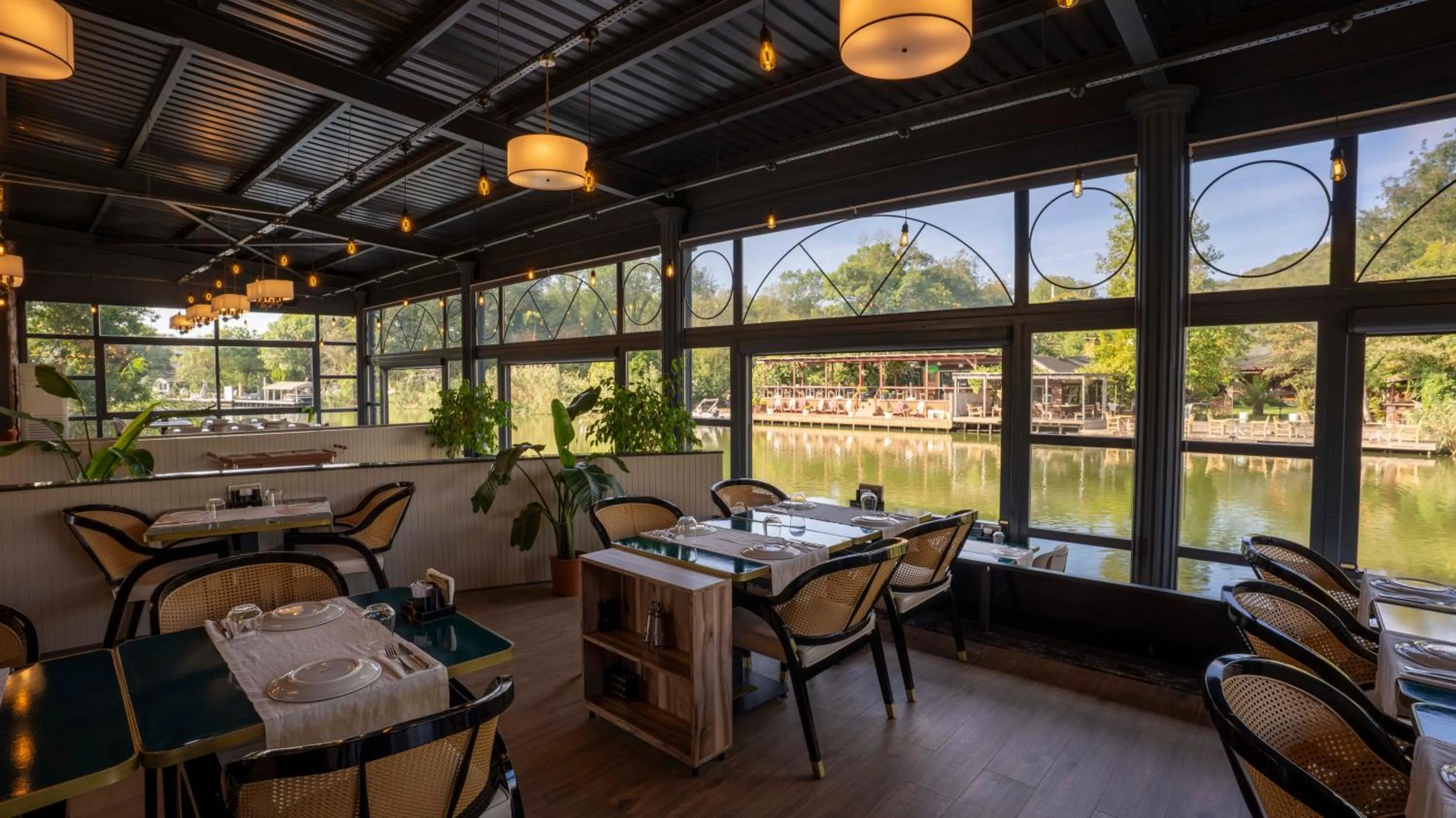 Restaurant/places to eat in Mints Hotel Ağva