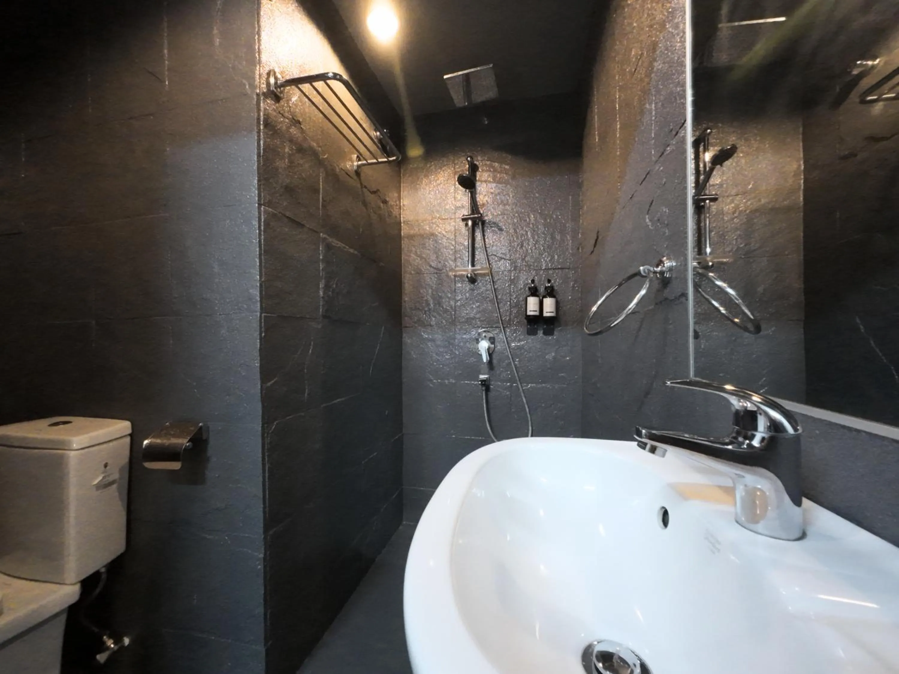 Shower in Rucksack Inn Premium Melaka