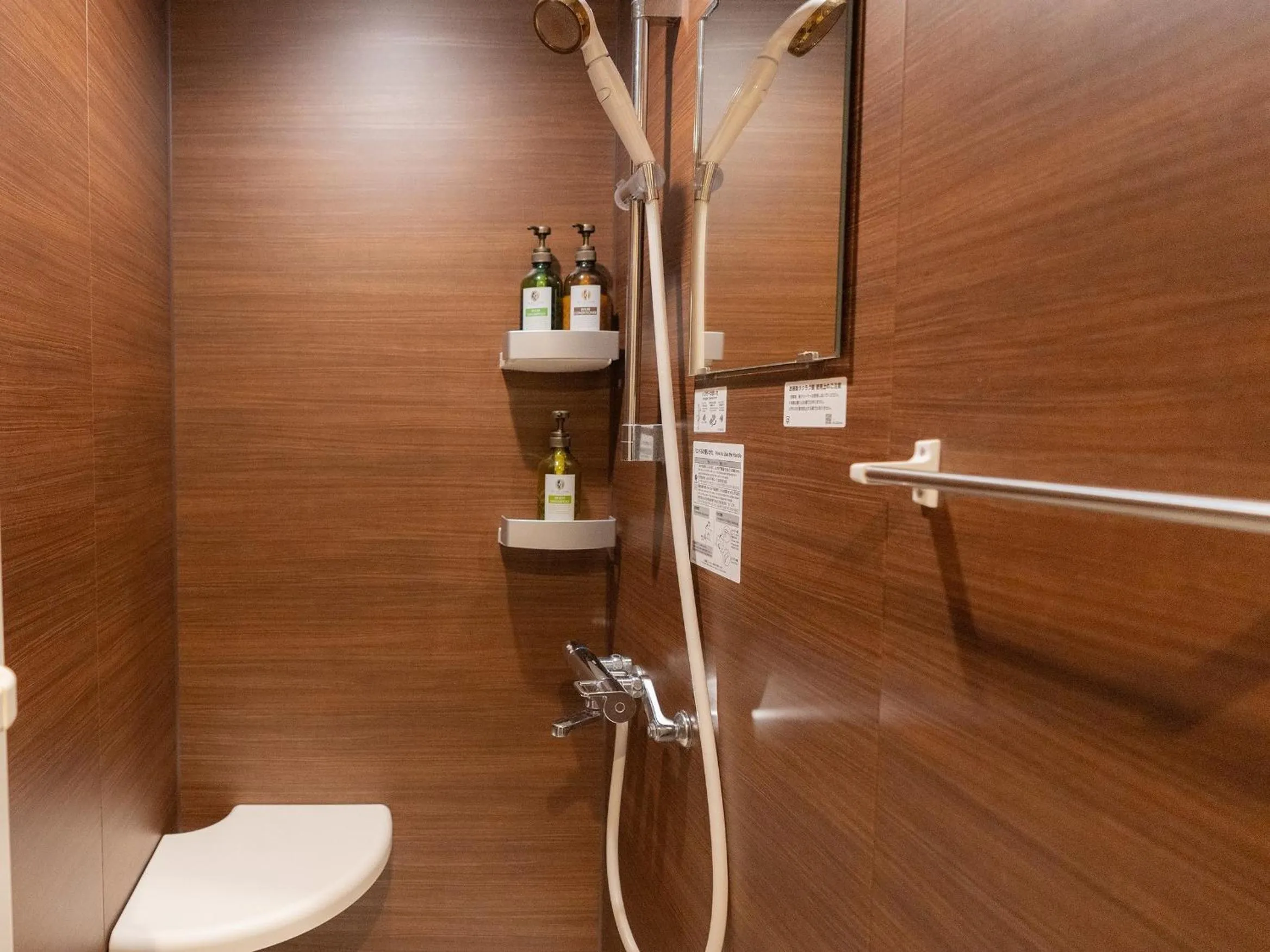 Shower in Nozawa Onsen Azegamikan