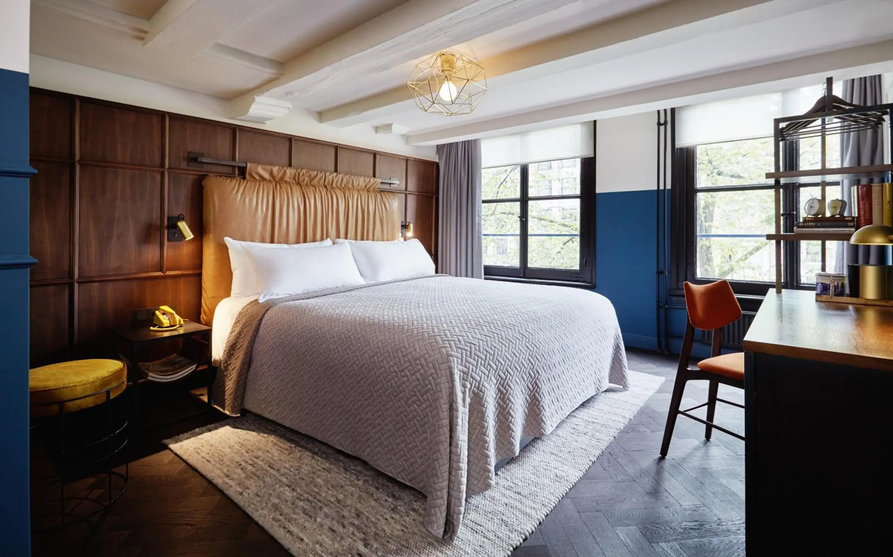 Cozy with canal view in The Hoxton, Amsterdam Cozy with canal view in The Hoxton, Amsterdam